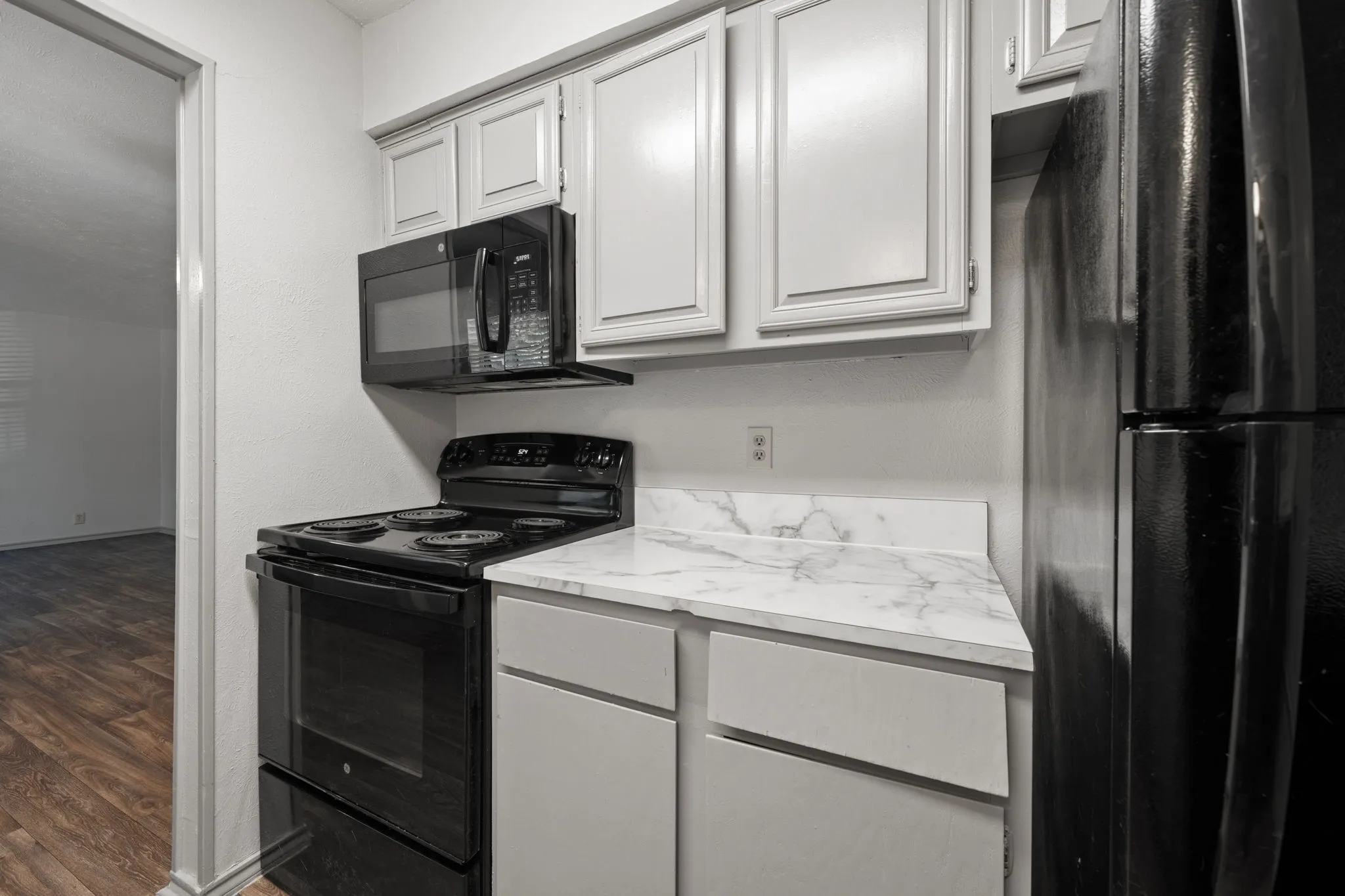Single Family Residence For Rent in Denton County , 1108 N Elm Street 8, Denton, Texas 76201, 2 Bedroom, 2 Bathroom, Garage spaces, 850 Sqft, built in 1968, mls#21365963, Real Estate Agent in Denton, Homes For Rent in Denton county, Homes For Rent in Denton, Realtor in Denton Texas, Real Estate Brokerage Independent Realty Texas, Luminita Cordes Realtor