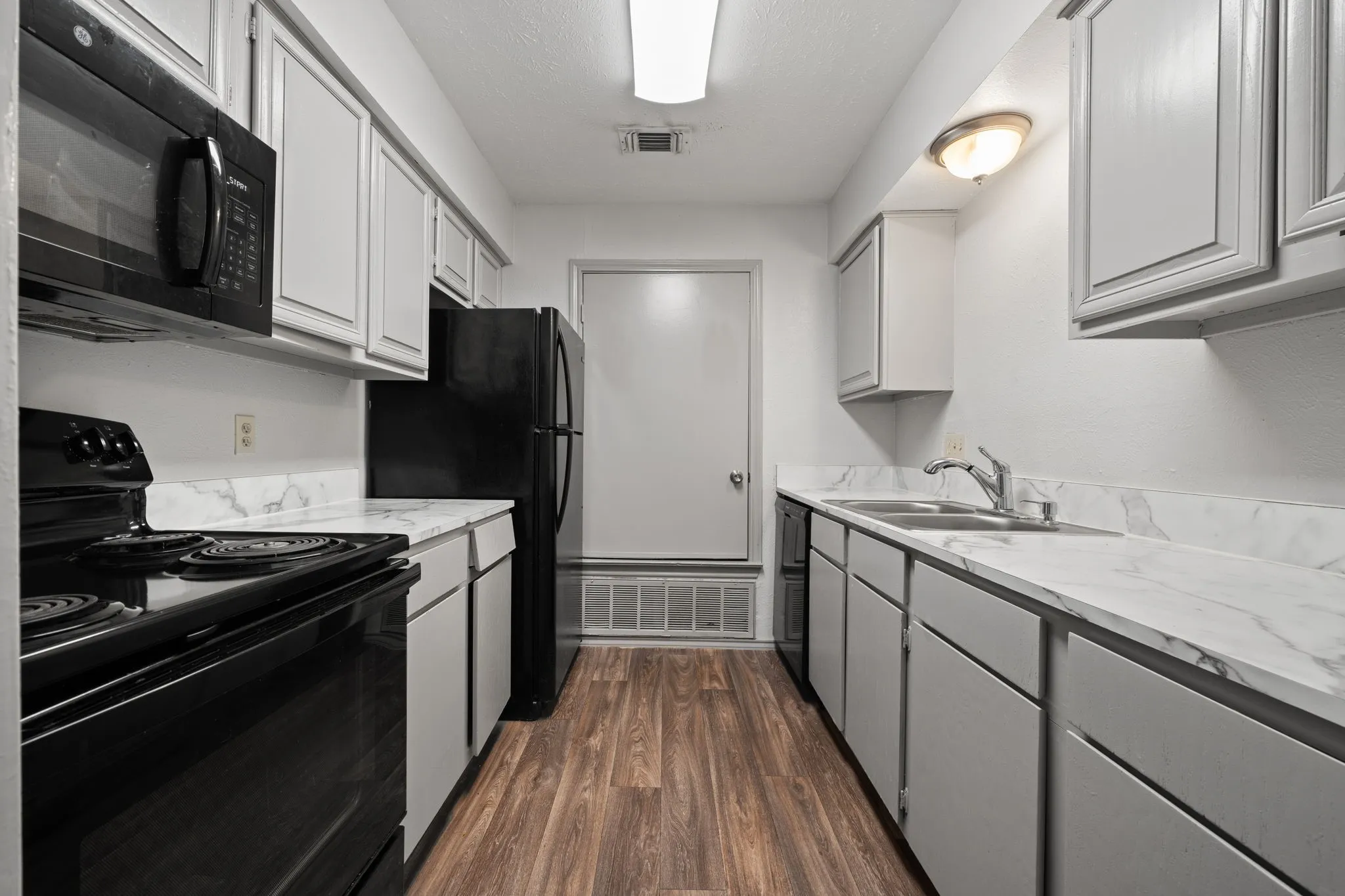 Single Family Residence For Rent in Denton County , 1108 N Elm Street 8, Denton, Texas 76201, 2 Bedroom, 2 Bathroom, Garage spaces, 850 Sqft, built in 1968, mls#21365963, Real Estate Agent in Denton, Homes For Rent in Denton county, Homes For Rent in Denton, Realtor in Denton Texas, Real Estate Brokerage Independent Realty Texas, Luminita Cordes Realtor