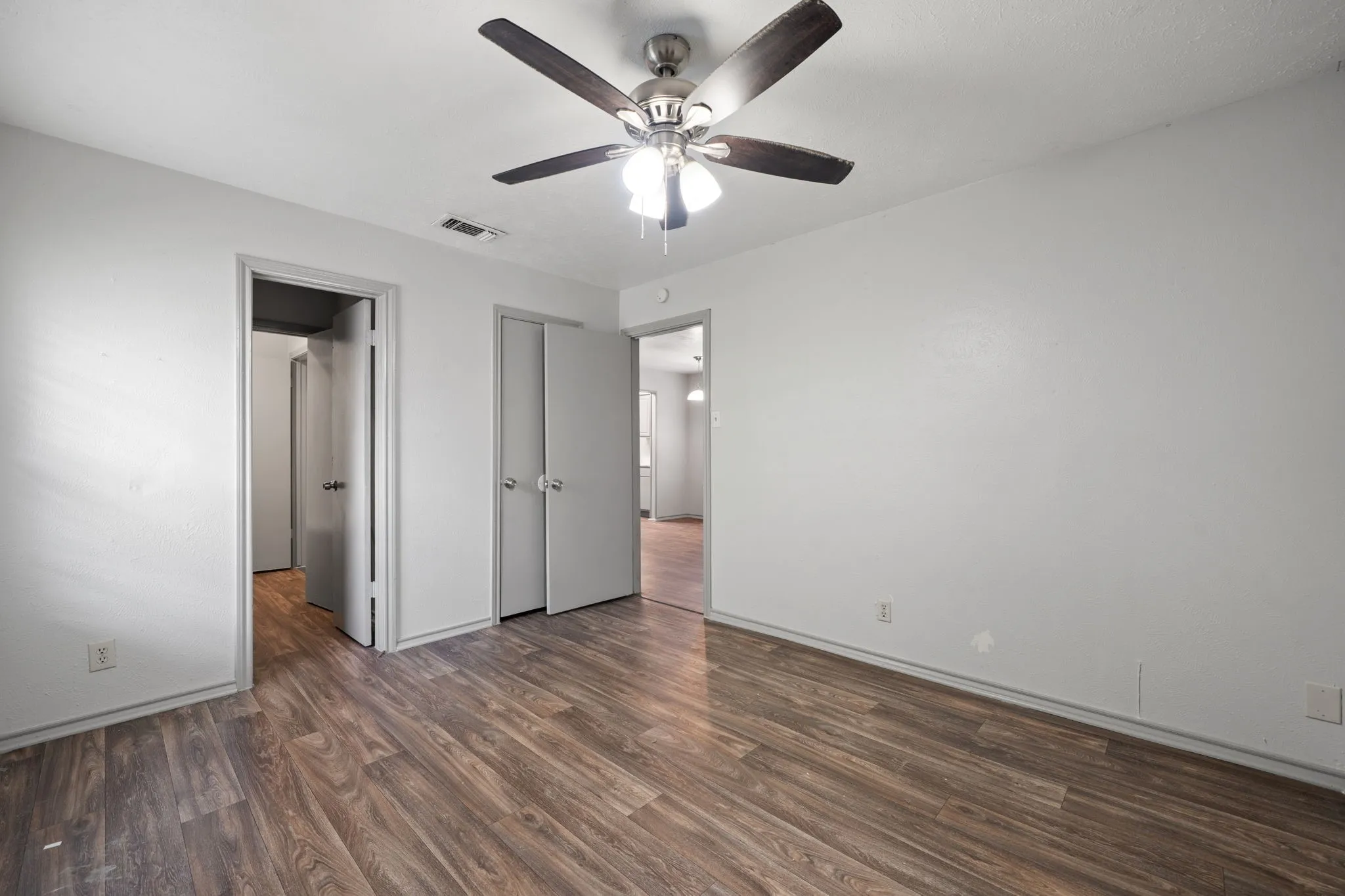 Single Family Residence For Rent in Denton County , 1108 N Elm Street 8, Denton, Texas 76201, 2 Bedroom, 2 Bathroom, Garage spaces, 850 Sqft, built in 1968, mls#21365963, Real Estate Agent in Denton, Homes For Rent in Denton county, Homes For Rent in Denton, Realtor in Denton Texas, Real Estate Brokerage Independent Realty Texas, Luminita Cordes Realtor