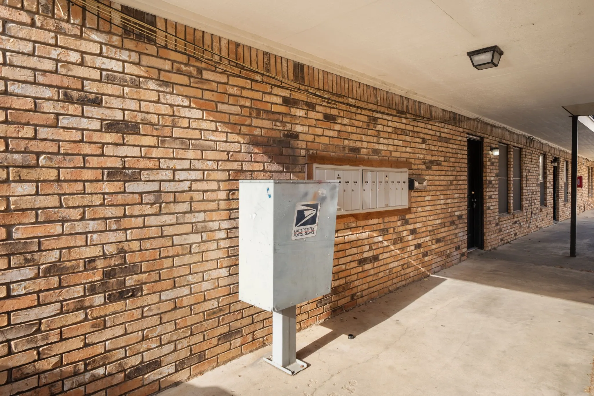 Single Family Residence For Rent in Denton County , 1108 N Elm Street 8, Denton, Texas 76201, 2 Bedroom, 2 Bathroom, Garage spaces, 850 Sqft, built in 1968, mls#21365963, Real Estate Agent in Denton, Homes For Rent in Denton county, Homes For Rent in Denton, Realtor in Denton Texas, Real Estate Brokerage Independent Realty Texas, Luminita Cordes Realtor