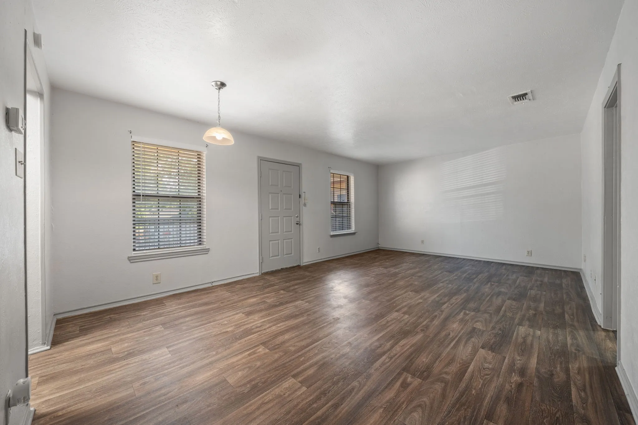 Single Family Residence For Rent in Denton County , 1108 N Elm Street 8, Denton, Texas 76201, 2 Bedroom, 2 Bathroom, Garage spaces, 850 Sqft, built in 1968, mls#21365963, Real Estate Agent in Denton, Homes For Rent in Denton county, Homes For Rent in Denton, Realtor in Denton Texas, Real Estate Brokerage Independent Realty Texas, Luminita Cordes Realtor