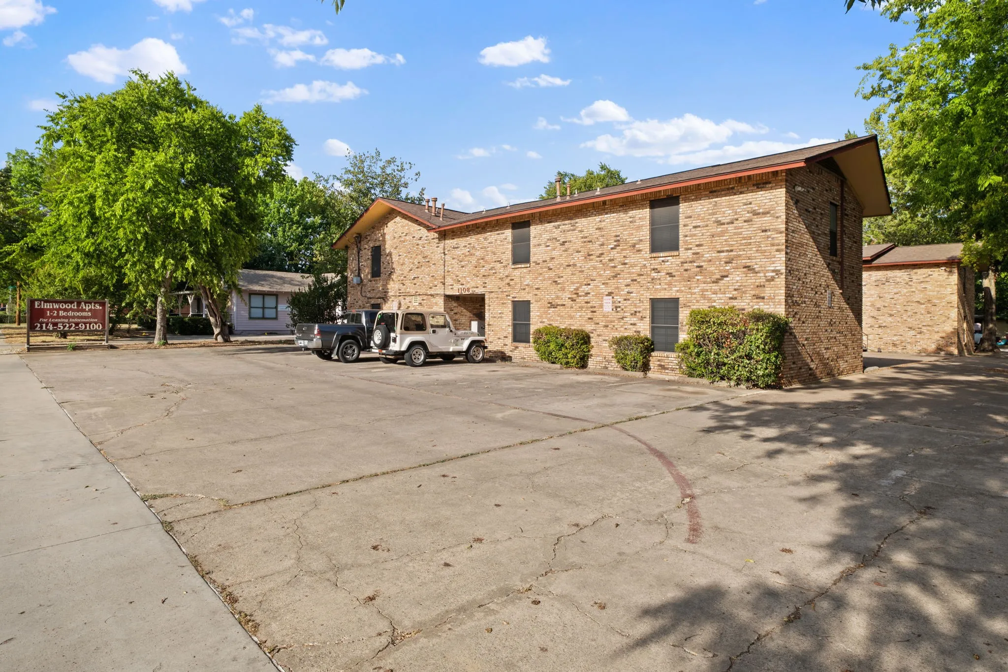 Single Family Residence For Rent in Denton County , 1108 N Elm Street 8, Denton, Texas 76201, 2 Bedroom, 2 Bathroom, Garage spaces, 850 Sqft, built in 1968, mls#21365963, Real Estate Agent in Denton, Homes For Rent in Denton county, Homes For Rent in Denton, Realtor in Denton Texas, Real Estate Brokerage Independent Realty Texas, Luminita Cordes Realtor