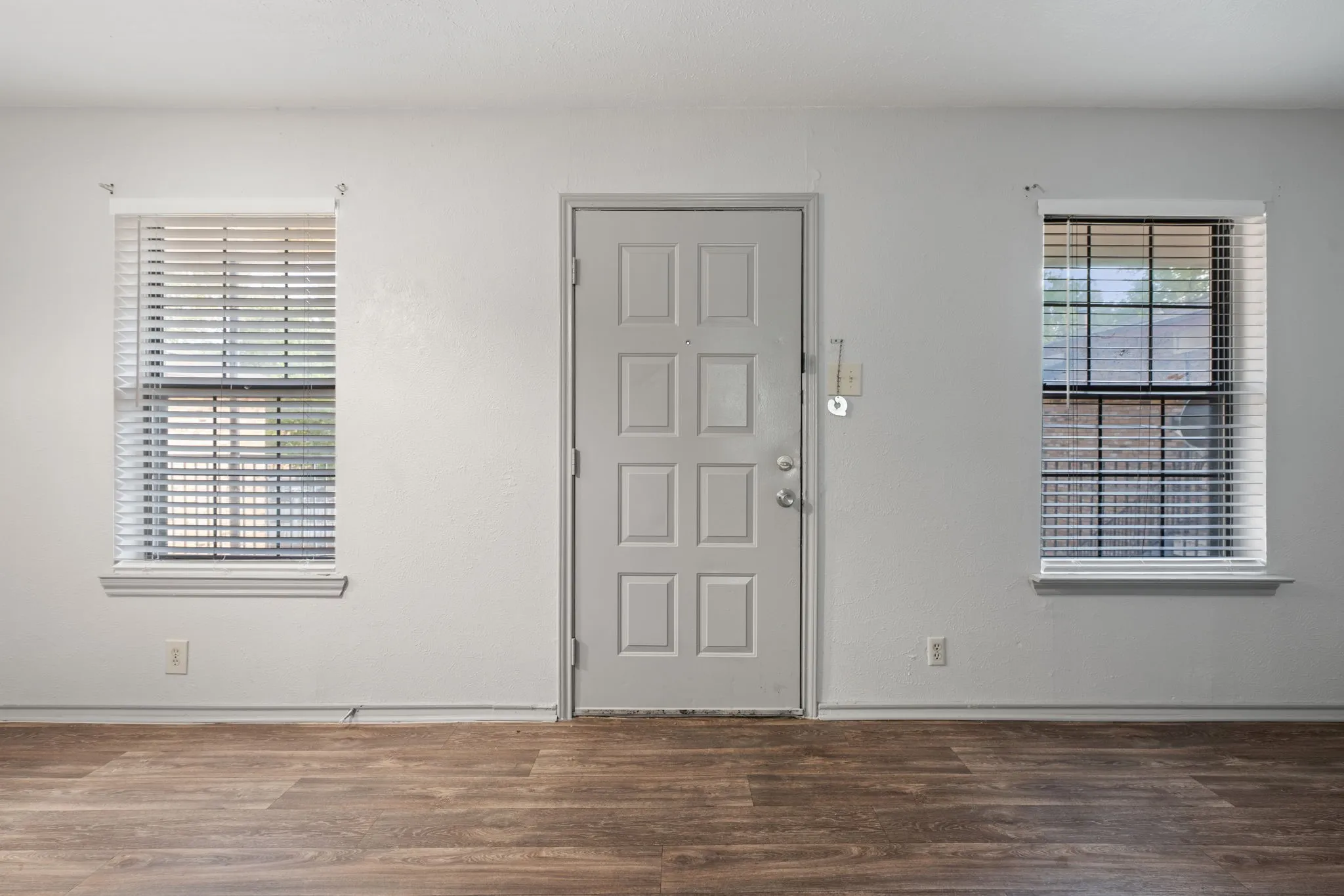 Single Family Residence For Rent in Denton County , 1108 N Elm Street 8, Denton, Texas 76201, 2 Bedroom, 2 Bathroom, Garage spaces, 850 Sqft, built in 1968, mls#21365963, Real Estate Agent in Denton, Homes For Rent in Denton county, Homes For Rent in Denton, Realtor in Denton Texas, Real Estate Brokerage Independent Realty Texas, Luminita Cordes Realtor