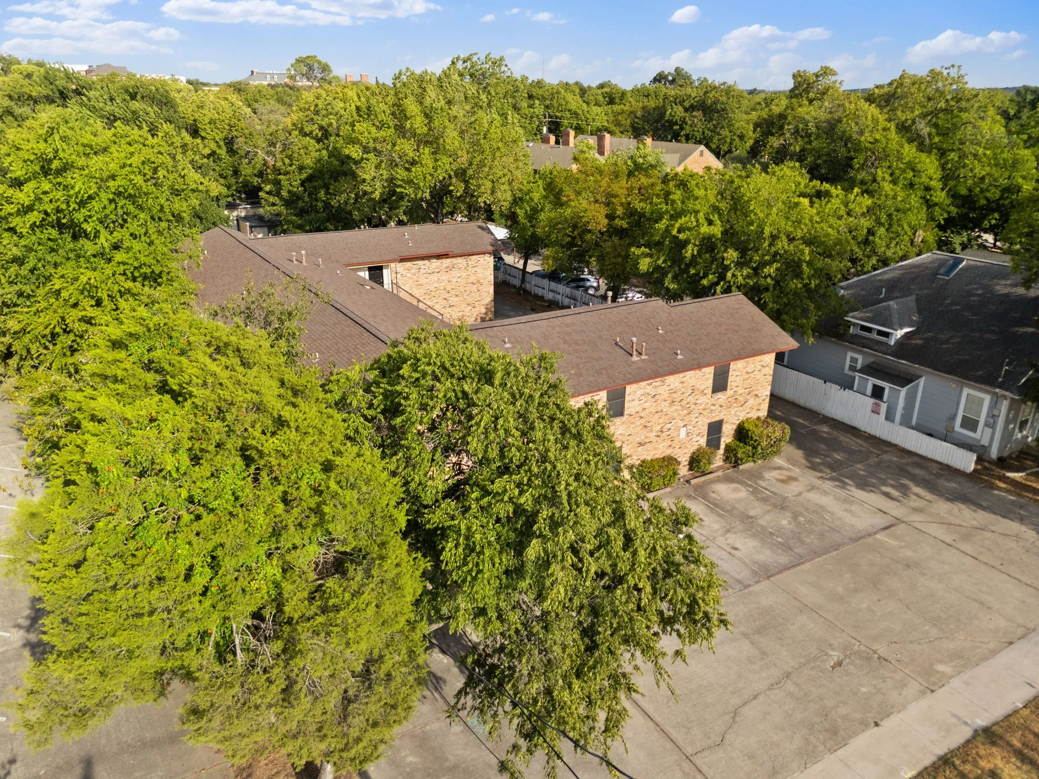 Single Family Residence For Rent in Denton County , 1108 N Elm Street 8, Denton, Texas 76201, 2 Bedroom, 2 Bathroom, Garage spaces, 850 Sqft, built in 1968, mls#21365963, Real Estate Agent in Denton, Homes For Rent in Denton county, Homes For Rent in Denton, Realtor in Denton Texas, Real Estate Brokerage Independent Realty Texas, Luminita Cordes Realtor