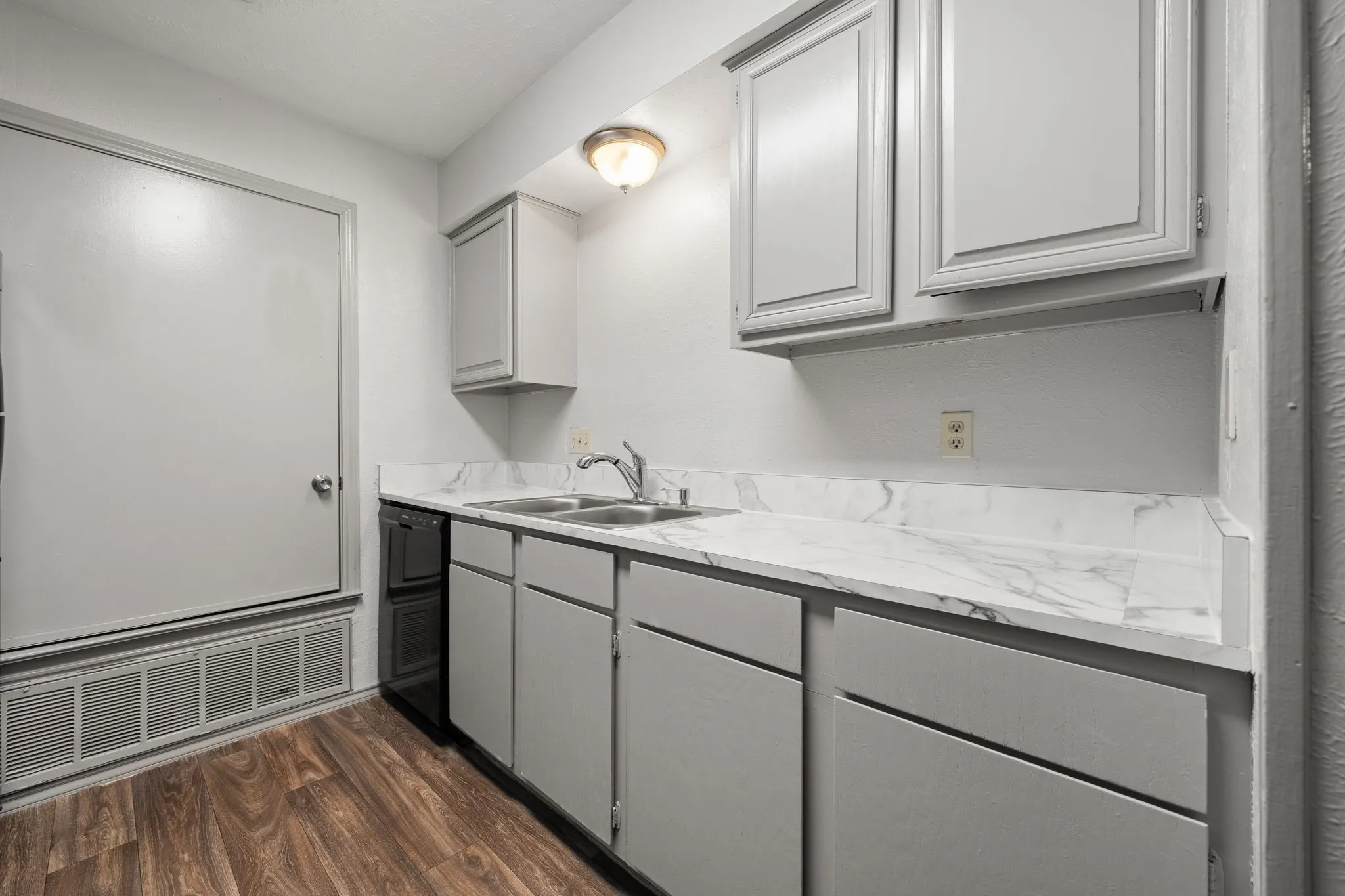 Single Family Residence For Rent in Denton County , 1108 N Elm Street 8, Denton, Texas 76201, 2 Bedroom, 2 Bathroom, Garage spaces, 850 Sqft, built in 1968, mls#21365963, Real Estate Agent in Denton, Homes For Rent in Denton county, Homes For Rent in Denton, Realtor in Denton Texas, Real Estate Brokerage Independent Realty Texas, Luminita Cordes Realtor