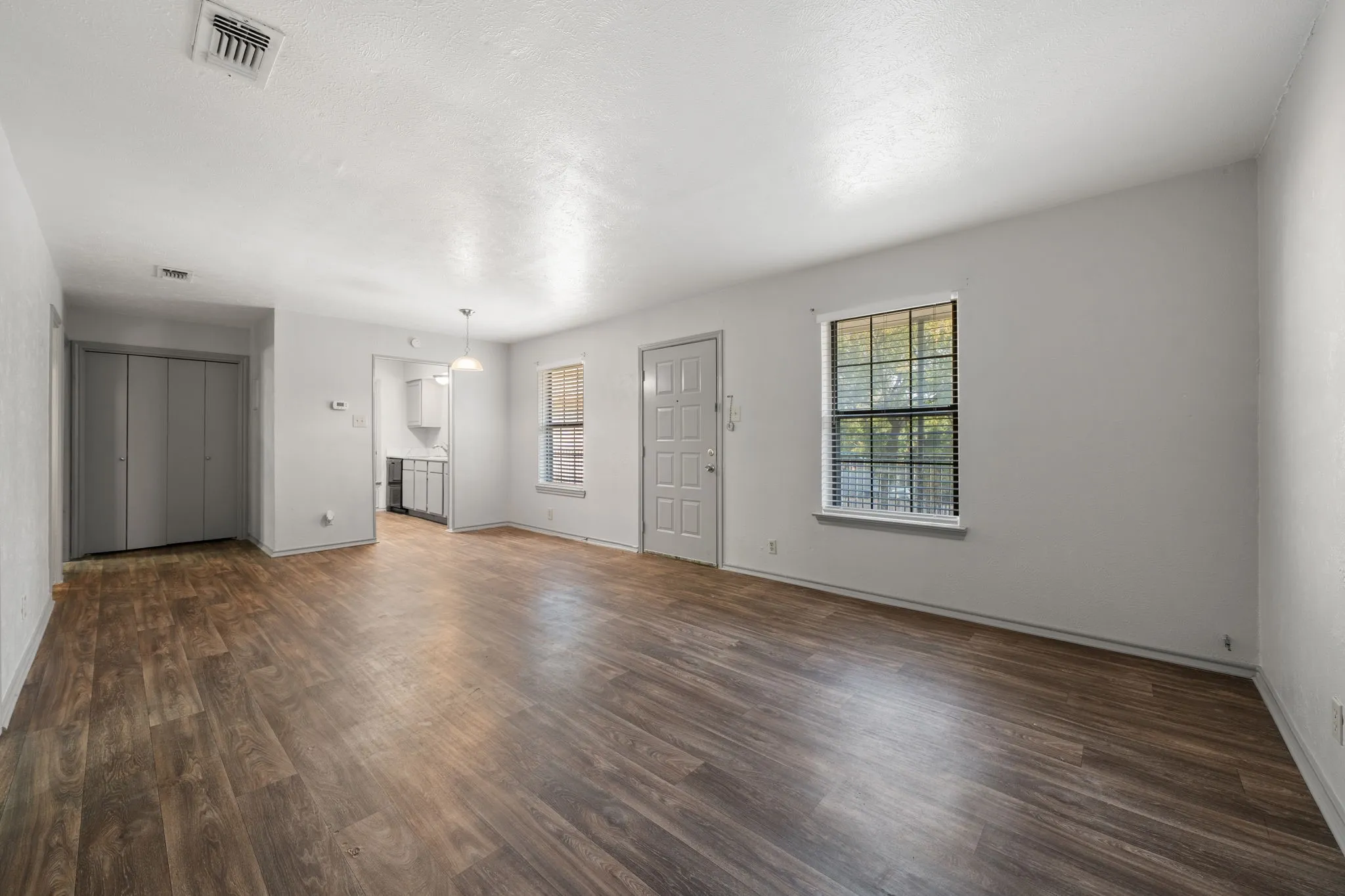 Single Family Residence For Rent in Denton County , 1108 N Elm Street 8, Denton, Texas 76201, 2 Bedroom, 2 Bathroom, Garage spaces, 850 Sqft, built in 1968, mls#21365963, Real Estate Agent in Denton, Homes For Rent in Denton county, Homes For Rent in Denton, Realtor in Denton Texas, Real Estate Brokerage Independent Realty Texas, Luminita Cordes Realtor