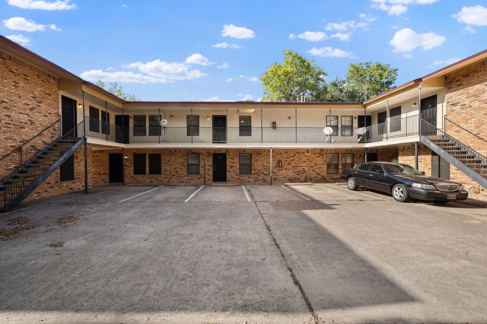 Single Family Residence For Rent in Denton County , 1108 N Elm Street 8, Denton, Texas 76201, 2 Bedroom, 2 Bathroom, Garage spaces, 850 Sqft, built in 1968, mls#21365963, Real Estate Agent in Denton, Homes For Rent in Denton county, Homes For Rent in Denton, Realtor in Denton Texas, Real Estate Brokerage Independent Realty Texas, Luminita Cordes Realtor