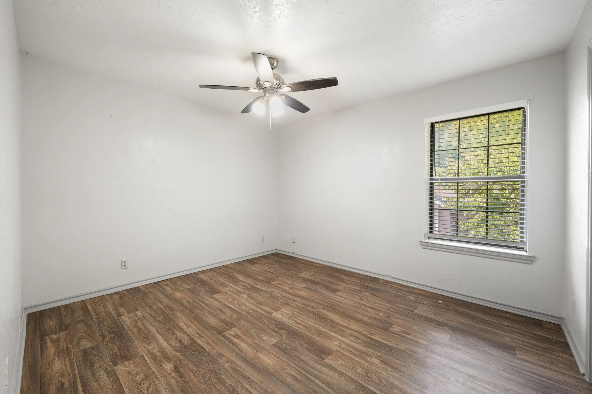 Single Family Residence For Rent in Denton County , 1108 N Elm Street 8, Denton, Texas 76201, 2 Bedroom, 2 Bathroom, Garage spaces, 850 Sqft, built in 1968, mls#21365963, Real Estate Agent in Denton, Homes For Rent in Denton county, Homes For Rent in Denton, Realtor in Denton Texas, Real Estate Brokerage Independent Realty Texas, Luminita Cordes Realtor