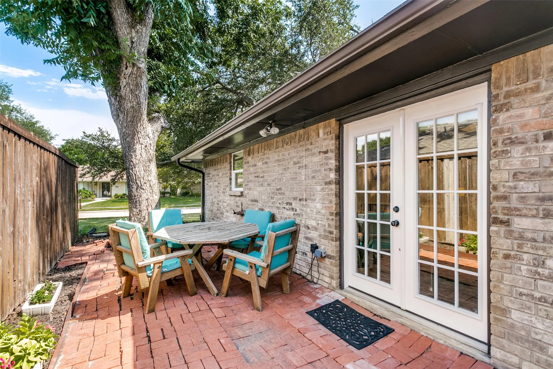 Single Family Residence For Sale in Collin County , 2736 Grandview Drive, Plano, Texas 75075, 4 Bedroom, 2 Bathroom, 2 Garage spaces, 2,121 Sqft, built in 1969, mls#21372392, Real Estate Agent in Plano, Homes For Sale in Collin county, Homes For Sale in Plano, Realtor in Plano Texas, Real Estate Brokerage Independent Realty Texas, Luminita Cordes Realtor