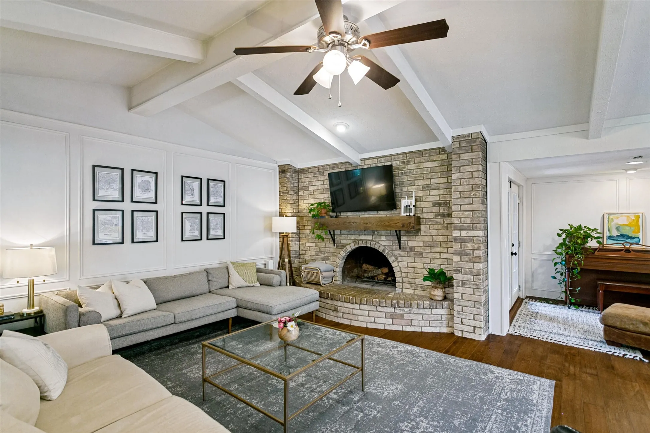 Single Family Residence For Sale in Collin County , 2736 Grandview Drive, Plano, Texas 75075, 4 Bedroom, 2 Bathroom, 2 Garage spaces, 2,121 Sqft, built in 1969, mls#21372392, Real Estate Agent in Plano, Homes For Sale in Collin county, Homes For Sale in Plano, Realtor in Plano Texas, Real Estate Brokerage Independent Realty Texas, Luminita Cordes Realtor