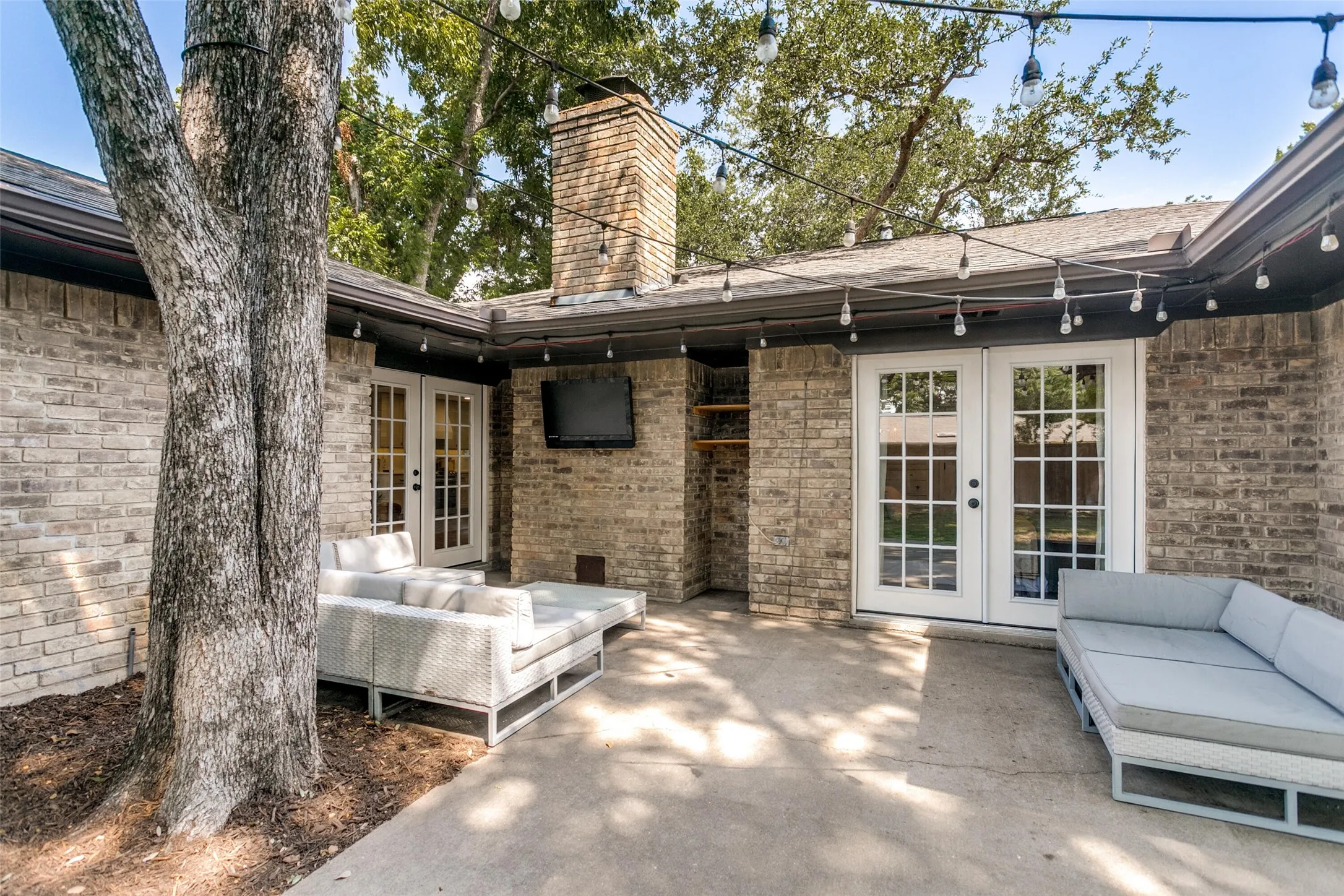 Single Family Residence For Sale in Collin County , 2736 Grandview Drive, Plano, Texas 75075, 4 Bedroom, 2 Bathroom, 2 Garage spaces, 2,121 Sqft, built in 1969, mls#21372392, Real Estate Agent in Plano, Homes For Sale in Collin county, Homes For Sale in Plano, Realtor in Plano Texas, Real Estate Brokerage Independent Realty Texas, Luminita Cordes Realtor