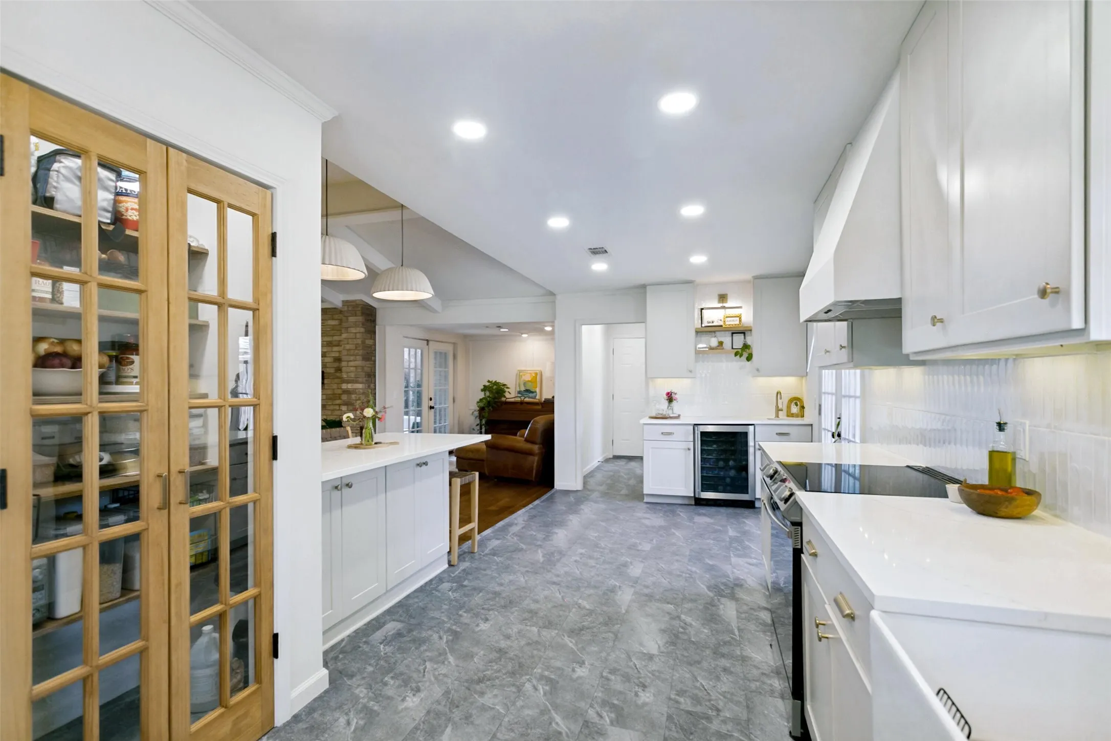 Single Family Residence For Sale in Collin County , 2736 Grandview Drive, Plano, Texas 75075, 4 Bedroom, 2 Bathroom, 2 Garage spaces, 2,121 Sqft, built in 1969, mls#21372392, Real Estate Agent in Plano, Homes For Sale in Collin county, Homes For Sale in Plano, Realtor in Plano Texas, Real Estate Brokerage Independent Realty Texas, Luminita Cordes Realtor