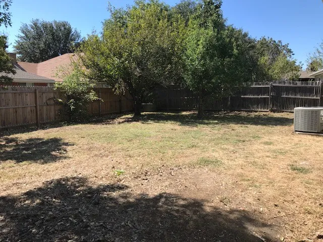 Single Family Residence For Rent in Tarrant County , 1355 Lincolnshire Way, Fort Worth, Texas 76134, 3 Bedroom, 2 Bathroom, 2 Garage spaces, 1,237 Sqft, built in 1993, mls#21371843, Real Estate Agent in Fort Worth, Homes For Rent in Tarrant county, Homes For Rent in Fort Worth, Realtor in Fort Worth Texas, Real Estate Brokerage Independent Realty Texas, Luminita Cordes Realtor