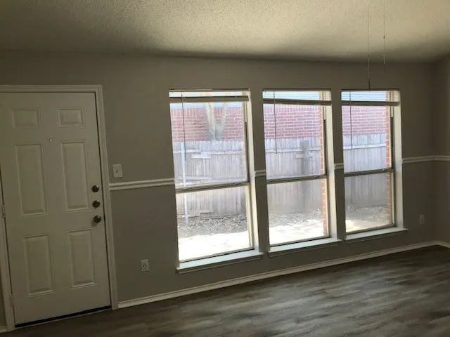 Single Family Residence For Rent in Tarrant County , 1355 Lincolnshire Way, Fort Worth, Texas 76134, 3 Bedroom, 2 Bathroom, 2 Garage spaces, 1,237 Sqft, built in 1993, mls#21371843, Real Estate Agent in Fort Worth, Homes For Rent in Tarrant county, Homes For Rent in Fort Worth, Realtor in Fort Worth Texas, Real Estate Brokerage Independent Realty Texas, Luminita Cordes Realtor