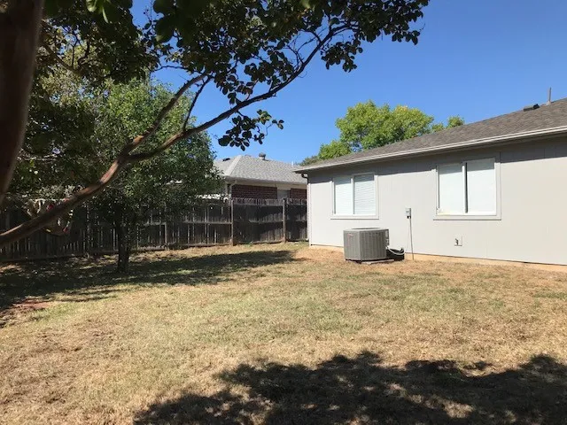 Single Family Residence For Rent in Tarrant County , 1355 Lincolnshire Way, Fort Worth, Texas 76134, 3 Bedroom, 2 Bathroom, 2 Garage spaces, 1,237 Sqft, built in 1993, mls#21371843, Real Estate Agent in Fort Worth, Homes For Rent in Tarrant county, Homes For Rent in Fort Worth, Realtor in Fort Worth Texas, Real Estate Brokerage Independent Realty Texas, Luminita Cordes Realtor