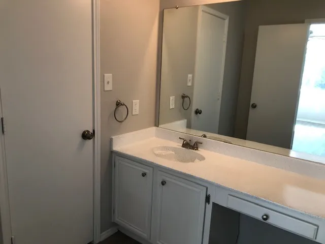 Single Family Residence For Rent in Tarrant County , 1355 Lincolnshire Way, Fort Worth, Texas 76134, 3 Bedroom, 2 Bathroom, 2 Garage spaces, 1,237 Sqft, built in 1993, mls#21371843, Real Estate Agent in Fort Worth, Homes For Rent in Tarrant county, Homes For Rent in Fort Worth, Realtor in Fort Worth Texas, Real Estate Brokerage Independent Realty Texas, Luminita Cordes Realtor