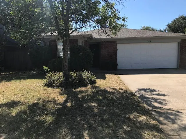 Single Family Residence For Rent in Tarrant County , 1355 Lincolnshire Way, Fort Worth, Texas 76134, 3 Bedroom, 2 Bathroom, 2 Garage spaces, 1,237 Sqft, built in 1993, mls#21371843, Real Estate Agent in Fort Worth, Homes For Rent in Tarrant county, Homes For Rent in Fort Worth, Realtor in Fort Worth Texas, Real Estate Brokerage Independent Realty Texas, Luminita Cordes Realtor