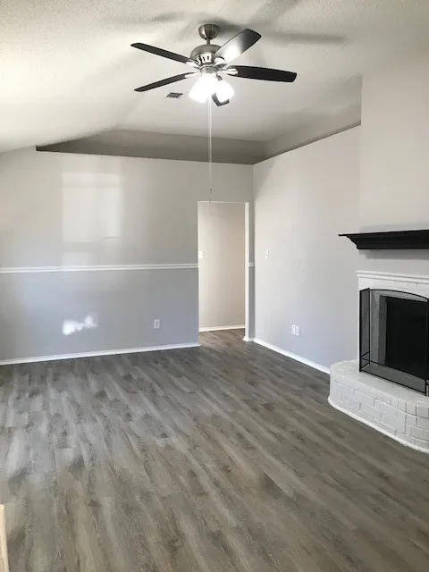 Single Family Residence For Rent in Tarrant County , 1355 Lincolnshire Way, Fort Worth, Texas 76134, 3 Bedroom, 2 Bathroom, 2 Garage spaces, 1,237 Sqft, built in 1993, mls#21371843, Real Estate Agent in Fort Worth, Homes For Rent in Tarrant county, Homes For Rent in Fort Worth, Realtor in Fort Worth Texas, Real Estate Brokerage Independent Realty Texas, Luminita Cordes Realtor
