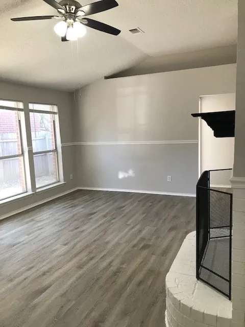 Single Family Residence For Rent in Tarrant County , 1355 Lincolnshire Way, Fort Worth, Texas 76134, 3 Bedroom, 2 Bathroom, 2 Garage spaces, 1,237 Sqft, built in 1993, mls#21371843, Real Estate Agent in Fort Worth, Homes For Rent in Tarrant county, Homes For Rent in Fort Worth, Realtor in Fort Worth Texas, Real Estate Brokerage Independent Realty Texas, Luminita Cordes Realtor