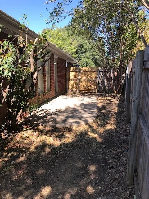 Single Family Residence For Rent in Tarrant County , 1355 Lincolnshire Way, Fort Worth, Texas 76134, 3 Bedroom, 2 Bathroom, 2 Garage spaces, 1,237 Sqft, built in 1993, mls#21371843, Real Estate Agent in Fort Worth, Homes For Rent in Tarrant county, Homes For Rent in Fort Worth, Realtor in Fort Worth Texas, Real Estate Brokerage Independent Realty Texas, Luminita Cordes Realtor