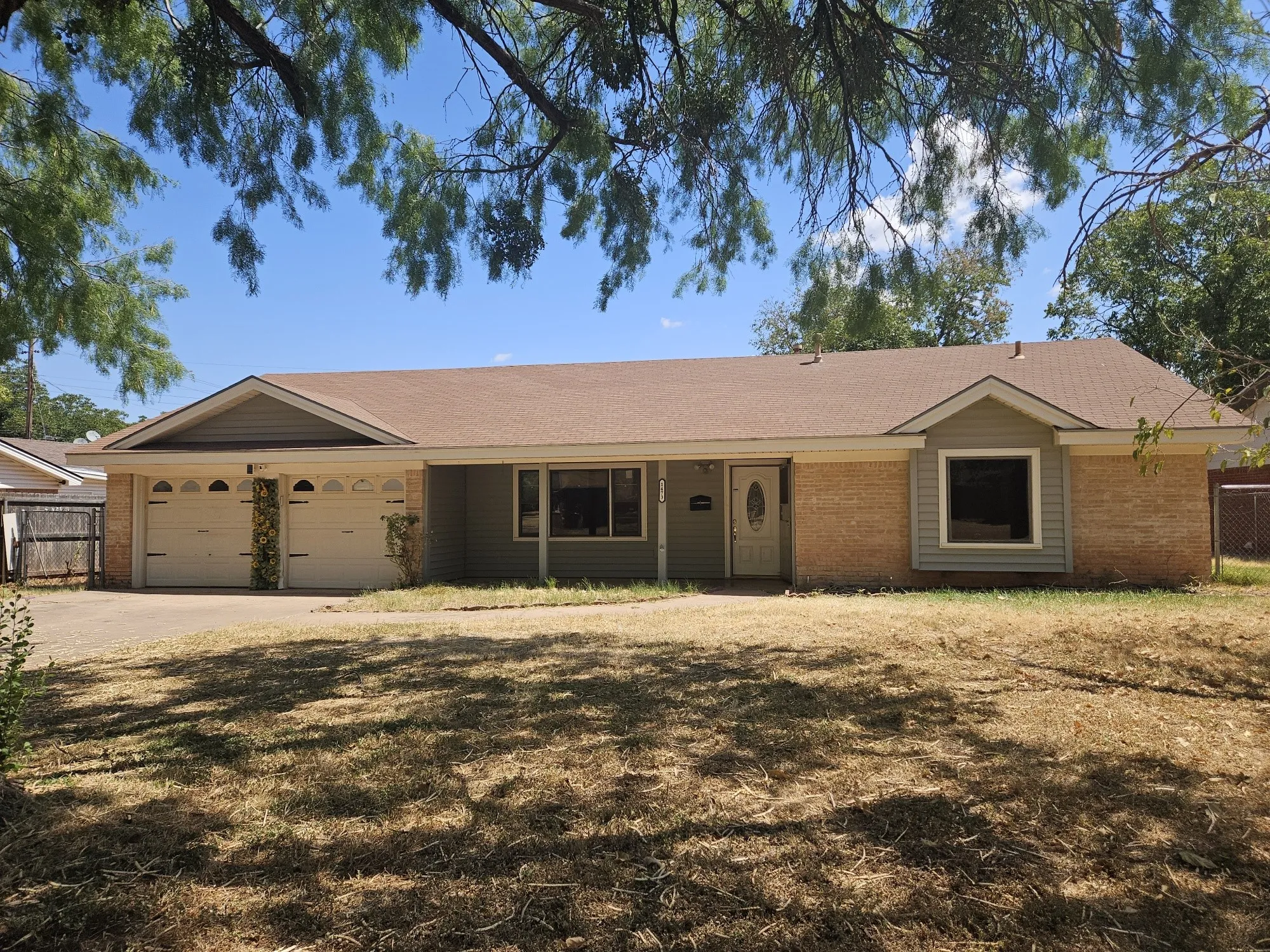Single Family Residence For Sale in Taylor County , 1473 Meadowbrook Drive, Abilene, Texas 79603, 3 Bedroom, 2 Bathroom, 2 Garage spaces, 1,867 Sqft, built in 1960, mls#21373560, Real Estate Agent in Abilene, Homes For Sale in Taylor county, Homes For Sale in Abilene, Realtor in Abilene Texas, Real Estate Brokerage Independent Realty Texas, Luminita Cordes Realtor