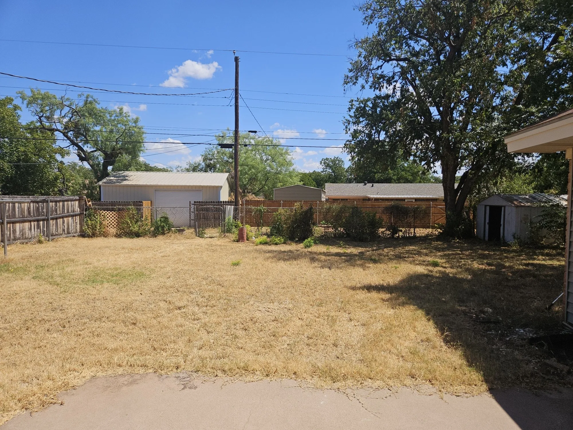 Single Family Residence For Sale in Taylor County , 1473 Meadowbrook Drive, Abilene, Texas 79603, 3 Bedroom, 2 Bathroom, 2 Garage spaces, 1,867 Sqft, built in 1960, mls#21373560, Real Estate Agent in Abilene, Homes For Sale in Taylor county, Homes For Sale in Abilene, Realtor in Abilene Texas, Real Estate Brokerage Independent Realty Texas, Luminita Cordes Realtor