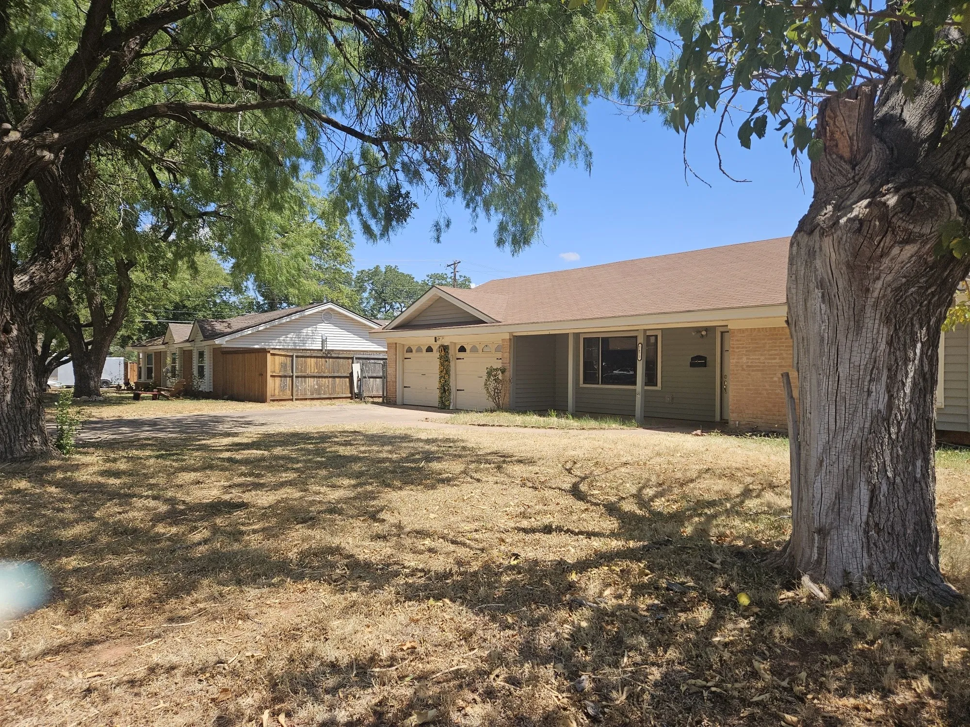 Single Family Residence For Sale in Taylor County , 1473 Meadowbrook Drive, Abilene, Texas 79603, 3 Bedroom, 2 Bathroom, 2 Garage spaces, 1,867 Sqft, built in 1960, mls#21373560, Real Estate Agent in Abilene, Homes For Sale in Taylor county, Homes For Sale in Abilene, Realtor in Abilene Texas, Real Estate Brokerage Independent Realty Texas, Luminita Cordes Realtor