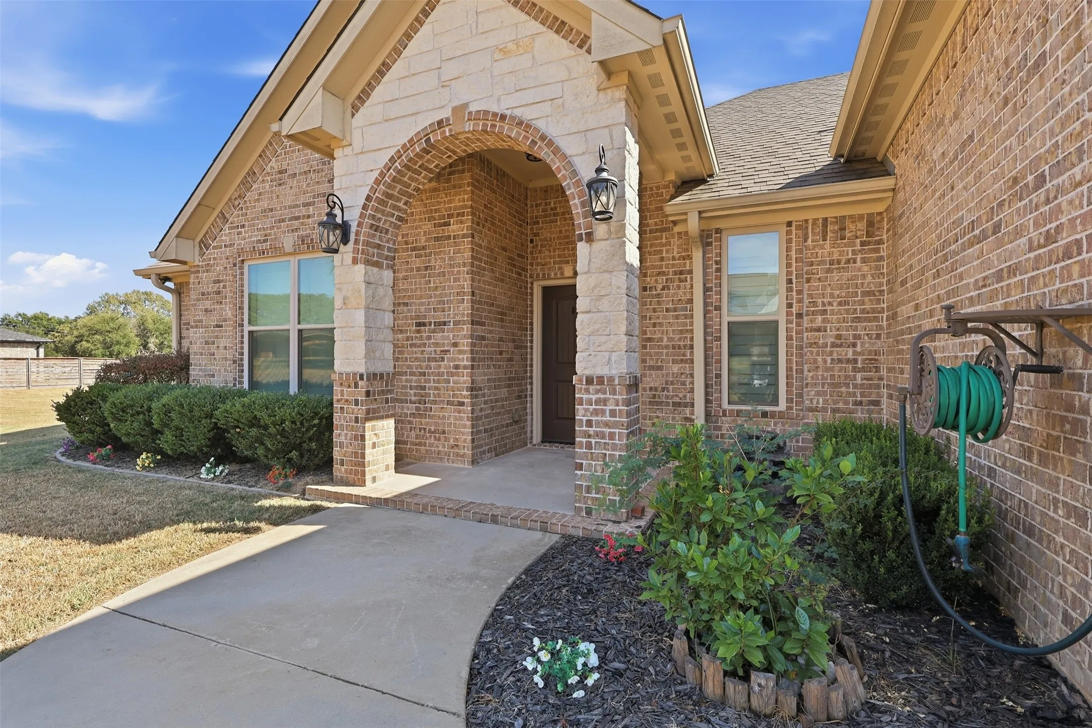 Single Family Residence For Sale in Titus County , 310 ROSEWOOD, Mt Pleasant, Texas 75455, 3 Bedroom, 3 Bathroom, 2 Garage spaces, 2,202 Sqft, built in 2018, mls#21373561, Real Estate Agent in Mt Pleasant, Homes For Sale in Titus county, Homes For Sale in Mt Pleasant, Realtor in Mt Pleasant Texas, Real Estate Brokerage Independent Realty Texas, Luminita Cordes Realtor
