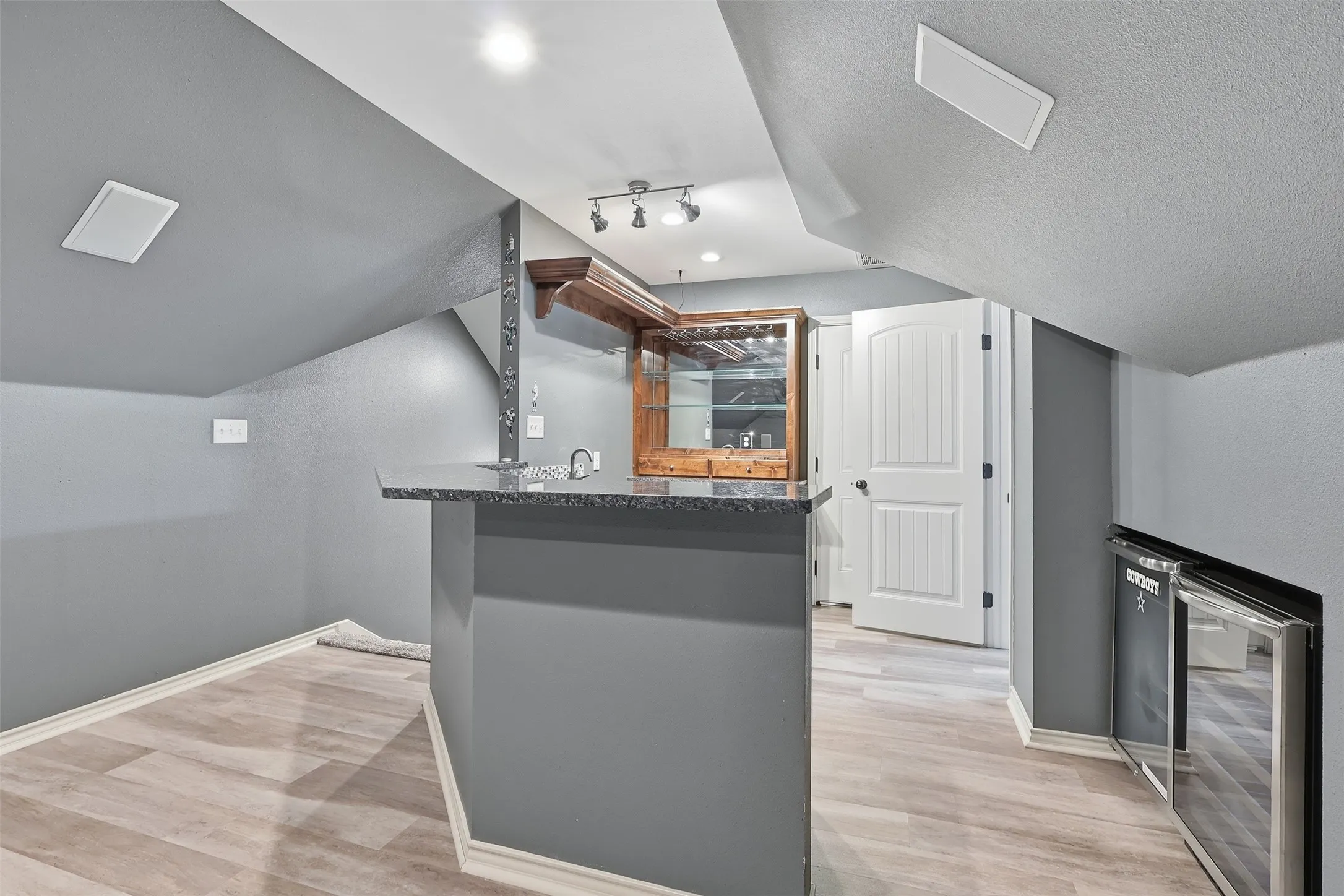 Single Family Residence For Sale in Titus County , 310 ROSEWOOD, Mt Pleasant, Texas 75455, 3 Bedroom, 3 Bathroom, 2 Garage spaces, 2,202 Sqft, built in 2018, mls#21373561, Real Estate Agent in Mt Pleasant, Homes For Sale in Titus county, Homes For Sale in Mt Pleasant, Realtor in Mt Pleasant Texas, Real Estate Brokerage Independent Realty Texas, Luminita Cordes Realtor