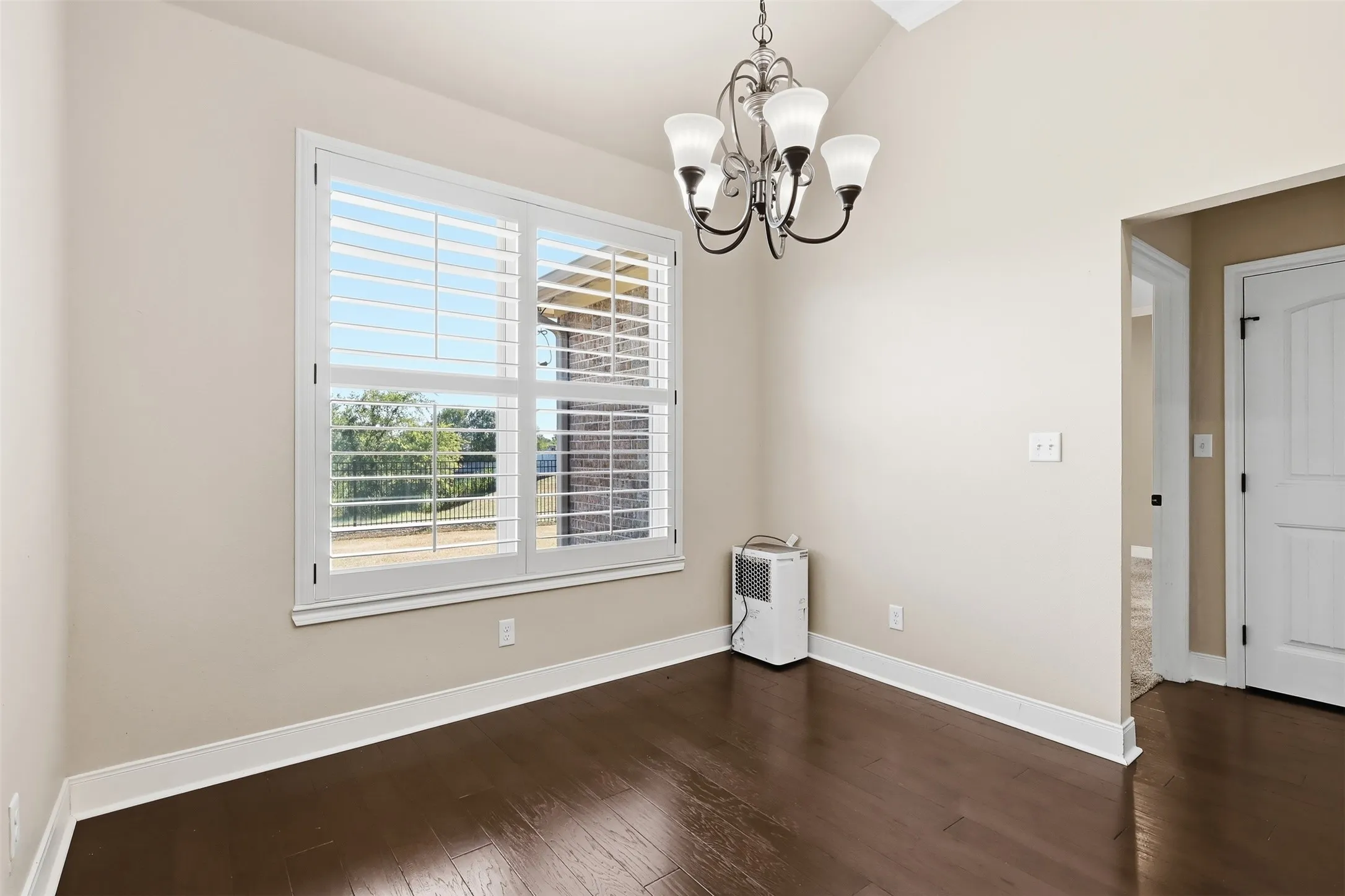 Single Family Residence For Sale in Titus County , 310 ROSEWOOD, Mt Pleasant, Texas 75455, 3 Bedroom, 3 Bathroom, 2 Garage spaces, 2,202 Sqft, built in 2018, mls#21373561, Real Estate Agent in Mt Pleasant, Homes For Sale in Titus county, Homes For Sale in Mt Pleasant, Realtor in Mt Pleasant Texas, Real Estate Brokerage Independent Realty Texas, Luminita Cordes Realtor