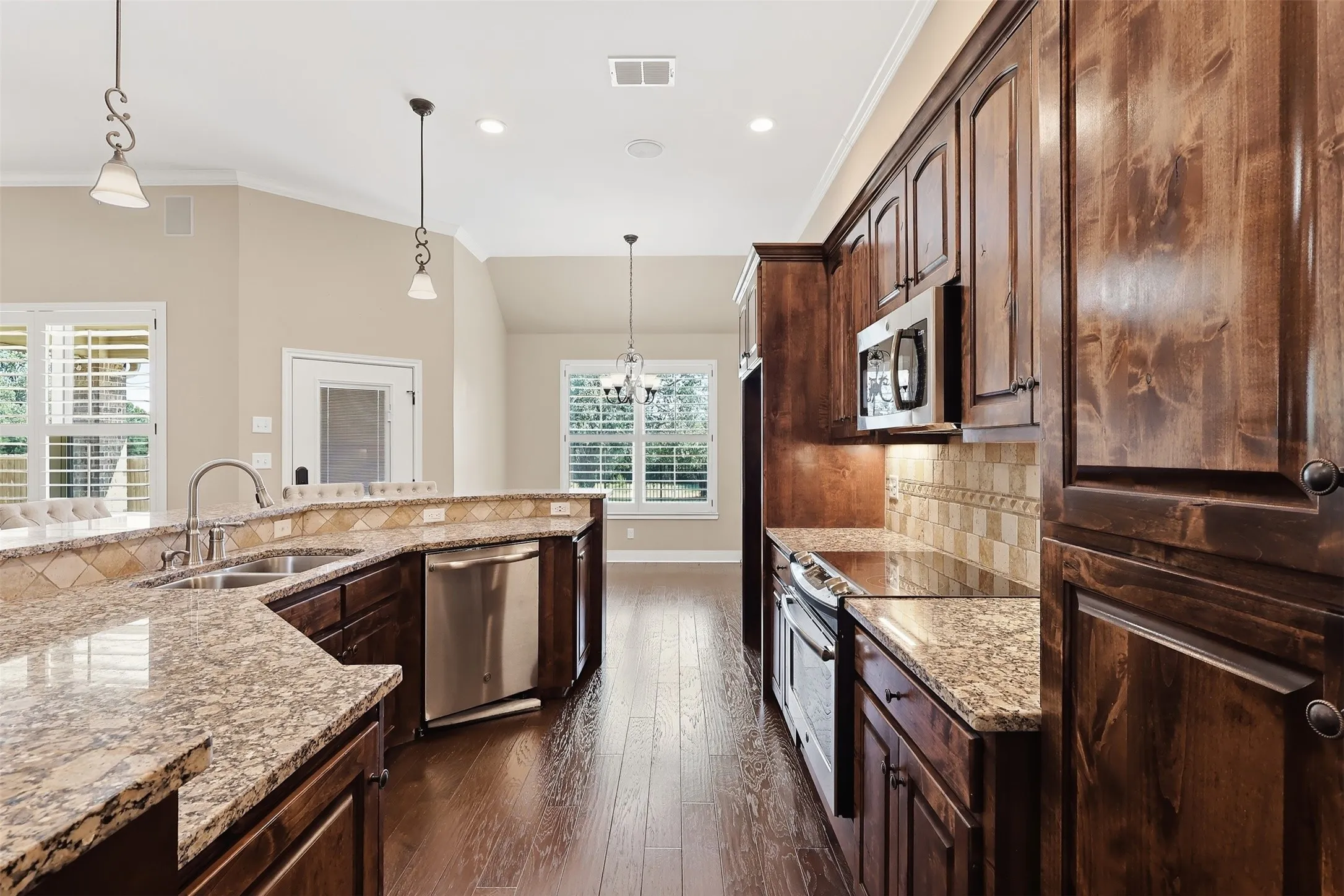 Single Family Residence For Sale in Titus County , 310 ROSEWOOD, Mt Pleasant, Texas 75455, 3 Bedroom, 3 Bathroom, 2 Garage spaces, 2,202 Sqft, built in 2018, mls#21373561, Real Estate Agent in Mt Pleasant, Homes For Sale in Titus county, Homes For Sale in Mt Pleasant, Realtor in Mt Pleasant Texas, Real Estate Brokerage Independent Realty Texas, Luminita Cordes Realtor