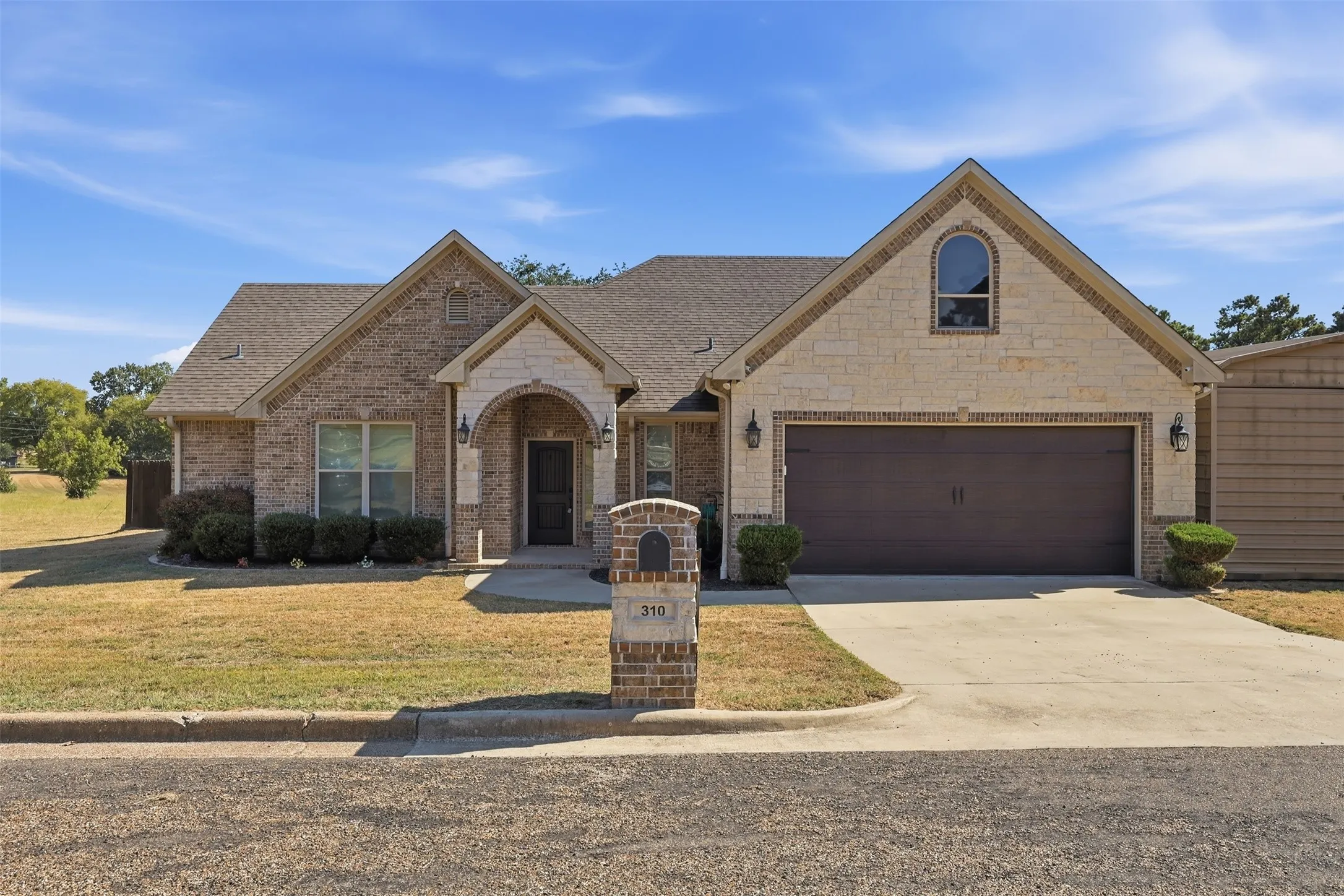 Single Family Residence For Sale in Titus County , 310 ROSEWOOD, Mt Pleasant, Texas 75455, 3 Bedroom, 3 Bathroom, 2 Garage spaces, 2,202 Sqft, built in 2018, mls#21373561, Real Estate Agent in Mt Pleasant, Homes For Sale in Titus county, Homes For Sale in Mt Pleasant, Realtor in Mt Pleasant Texas, Real Estate Brokerage Independent Realty Texas, Luminita Cordes Realtor