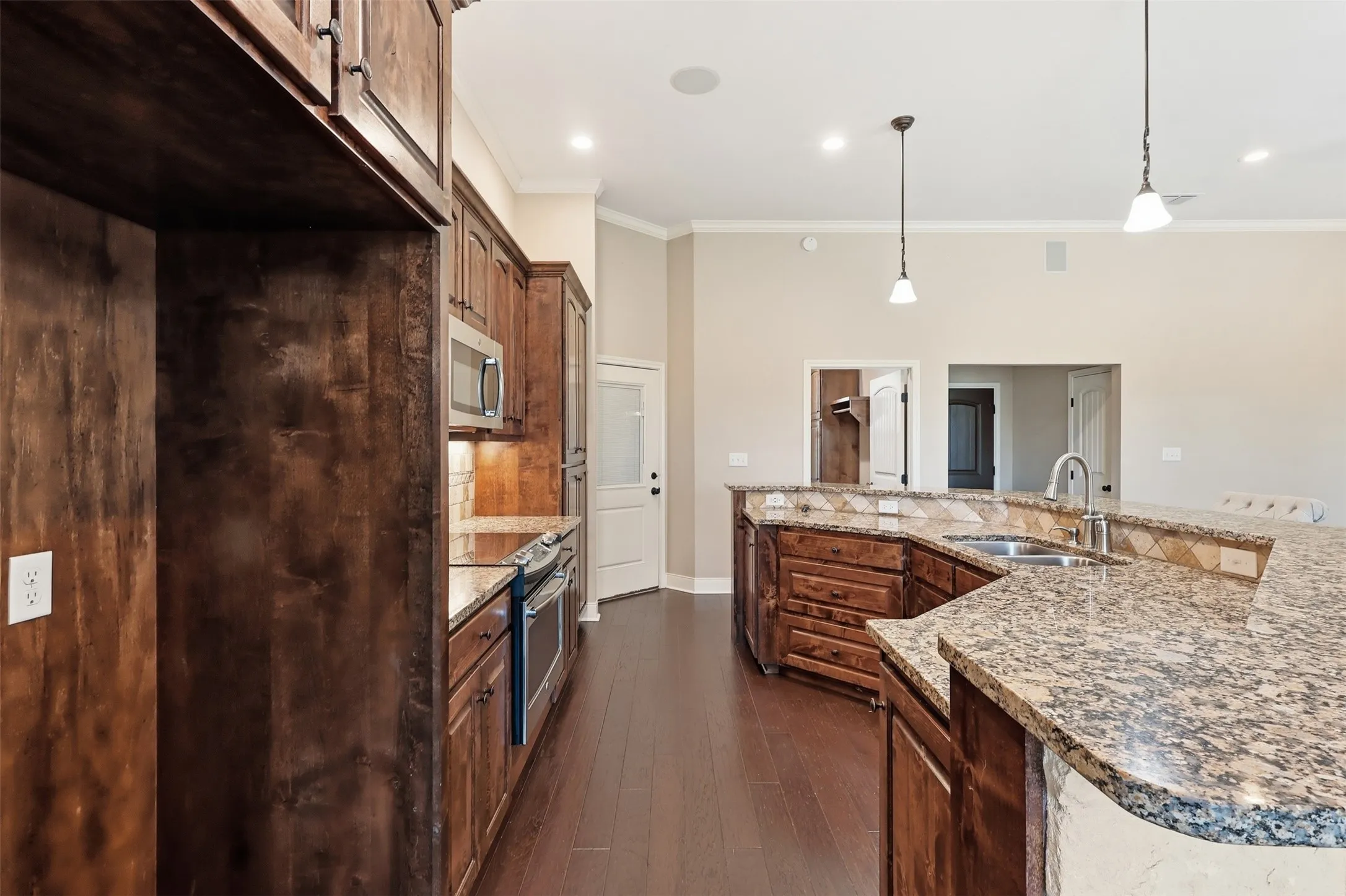 Single Family Residence For Sale in Titus County , 310 ROSEWOOD, Mt Pleasant, Texas 75455, 3 Bedroom, 3 Bathroom, 2 Garage spaces, 2,202 Sqft, built in 2018, mls#21373561, Real Estate Agent in Mt Pleasant, Homes For Sale in Titus county, Homes For Sale in Mt Pleasant, Realtor in Mt Pleasant Texas, Real Estate Brokerage Independent Realty Texas, Luminita Cordes Realtor