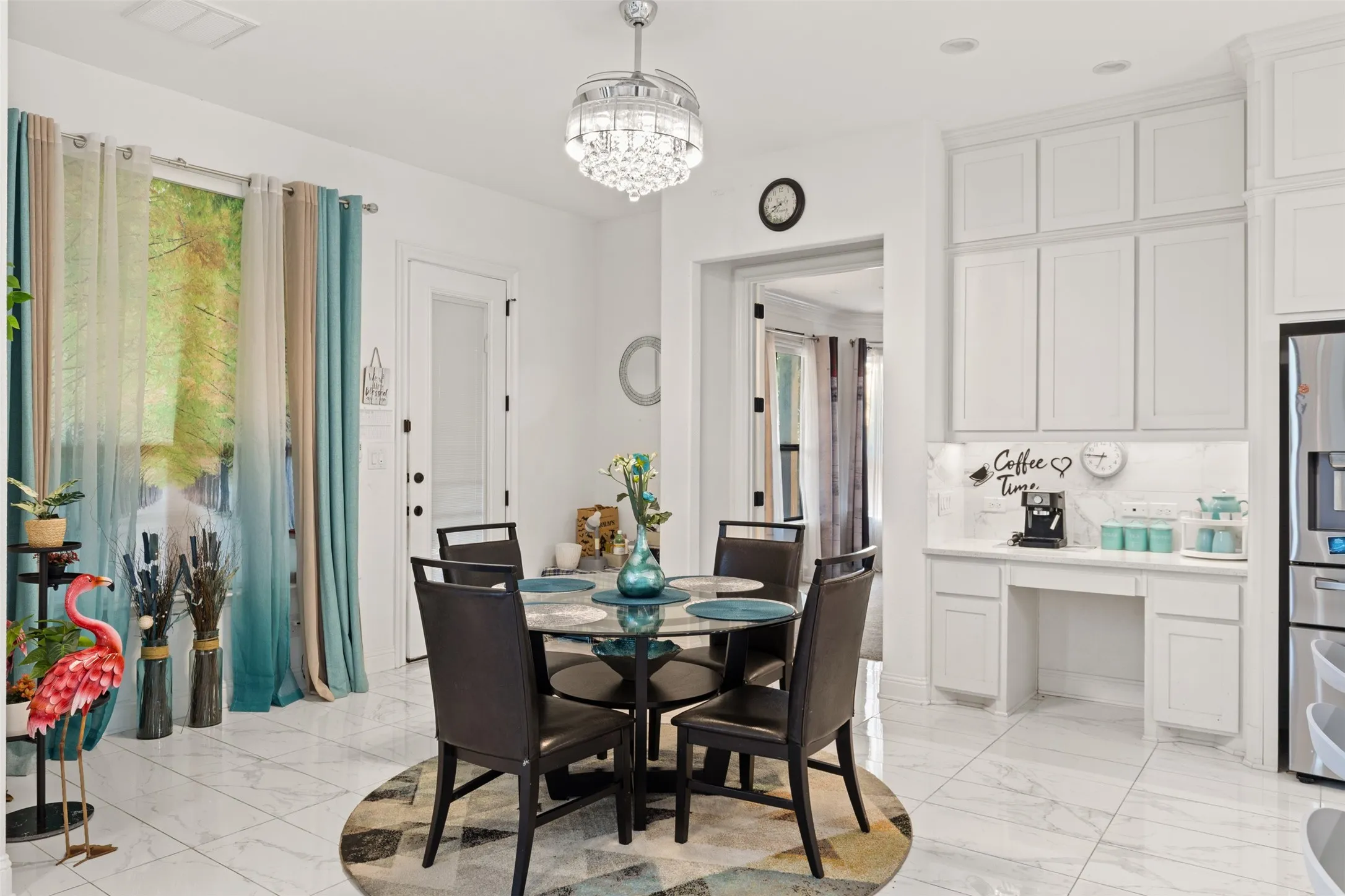 Breakfast area