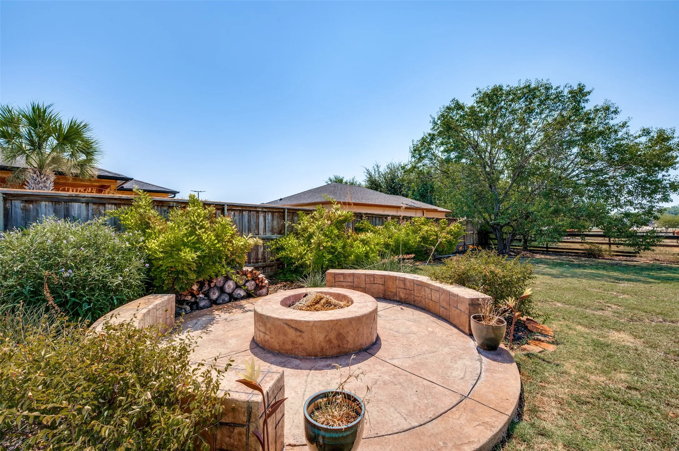 Farm For Sale in Collin County , 6949 Freda Lane, Wylie, Texas 75098, 4 Bedroom, 3 Bathroom, 2 Garage spaces, 2,678 Sqft, built in 1973, mls#21366442, Real Estate Agent in Wylie, Homes For Sale in Collin county, Homes For Sale in Wylie, Realtor in Wylie Texas, Real Estate Brokerage Independent Realty Texas, Luminita Cordes Realtor