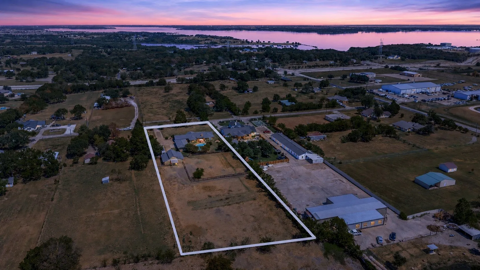 Farm For Sale in Collin County , 6949 Freda Lane, Wylie, Texas 75098, 4 Bedroom, 3 Bathroom, 2 Garage spaces, 2,678 Sqft, built in 1973, mls#21366442, Real Estate Agent in Wylie, Homes For Sale in Collin county, Homes For Sale in Wylie, Realtor in Wylie Texas, Real Estate Brokerage Independent Realty Texas, Luminita Cordes Realtor