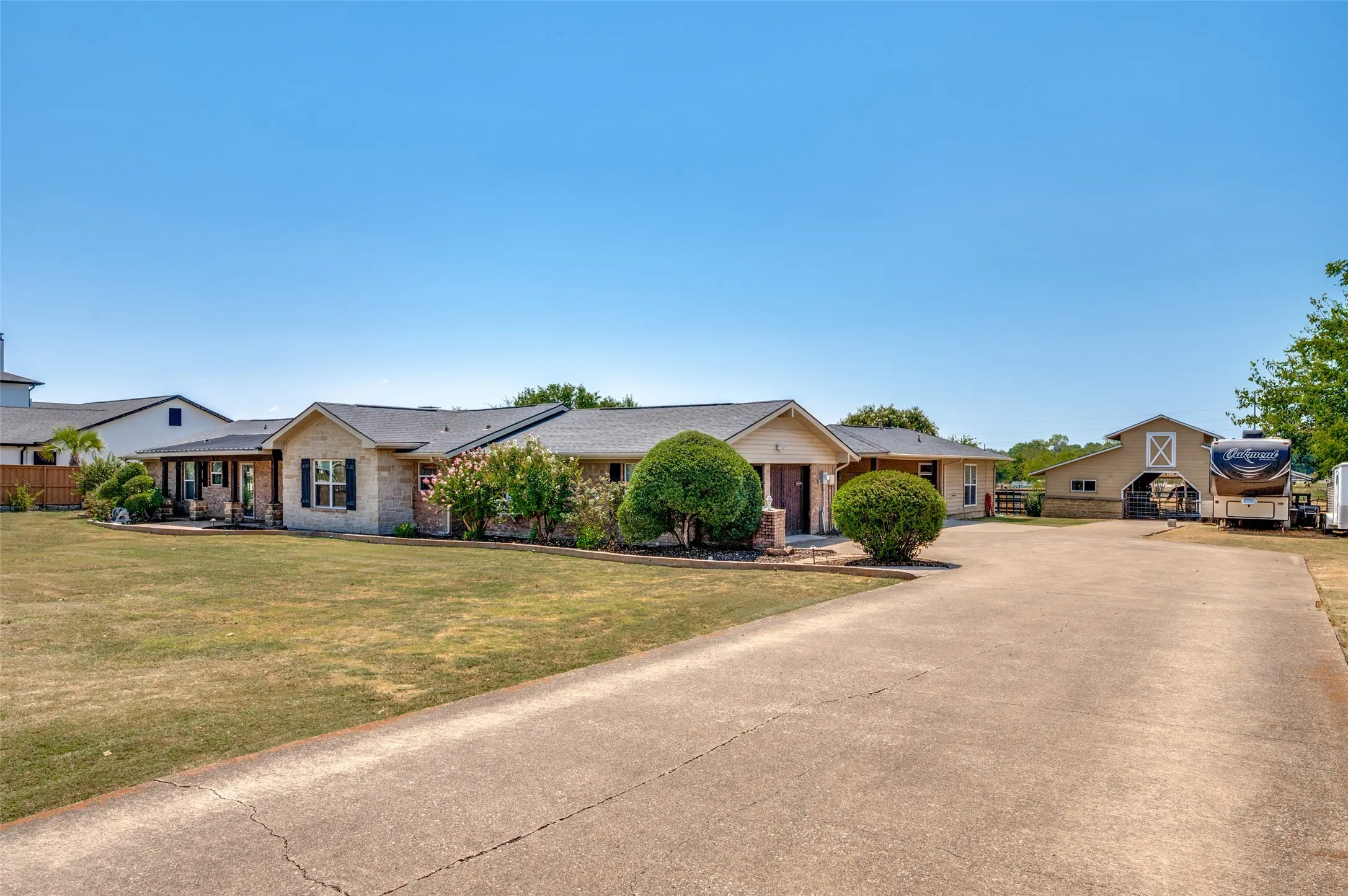 Farm For Sale in Collin County , 6949 Freda Lane, Wylie, Texas 75098, 4 Bedroom, 3 Bathroom, 2 Garage spaces, 2,678 Sqft, built in 1973, mls#21366442, Real Estate Agent in Wylie, Homes For Sale in Collin county, Homes For Sale in Wylie, Realtor in Wylie Texas, Real Estate Brokerage Independent Realty Texas, Luminita Cordes Realtor