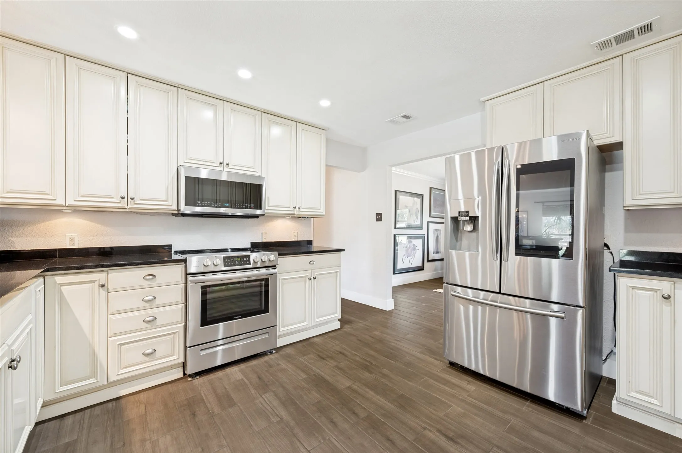 Farm For Sale in Collin County , 6949 Freda Lane, Wylie, Texas 75098, 4 Bedroom, 3 Bathroom, 2 Garage spaces, 2,678 Sqft, built in 1973, mls#21366442, Real Estate Agent in Wylie, Homes For Sale in Collin county, Homes For Sale in Wylie, Realtor in Wylie Texas, Real Estate Brokerage Independent Realty Texas, Luminita Cordes Realtor