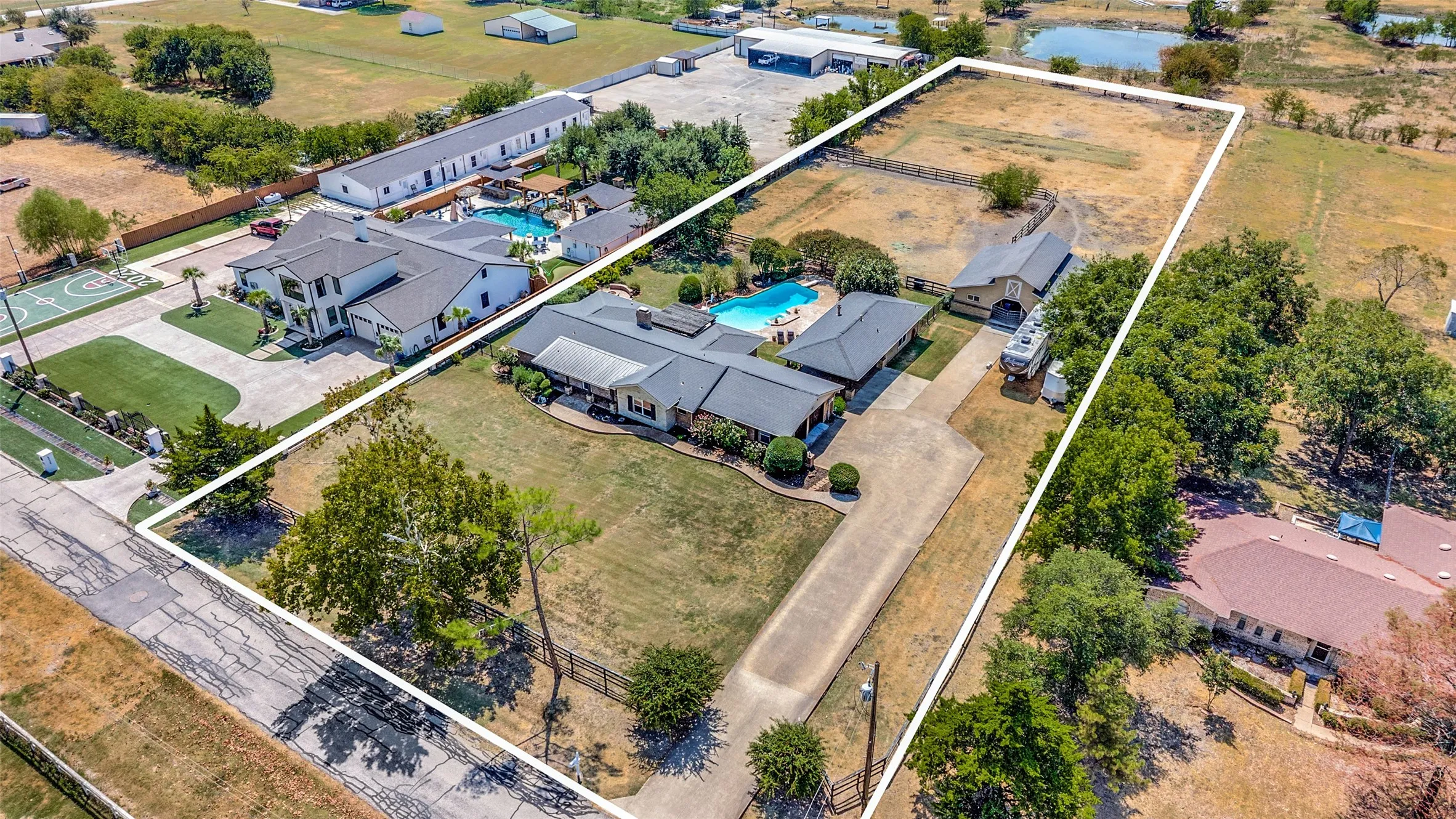Farm For Sale in Collin County , 6949 Freda Lane, Wylie, Texas 75098, 4 Bedroom, 3 Bathroom, 2 Garage spaces, 2,678 Sqft, built in 1973, mls#21366442, Real Estate Agent in Wylie, Homes For Sale in Collin county, Homes For Sale in Wylie, Realtor in Wylie Texas, Real Estate Brokerage Independent Realty Texas, Luminita Cordes Realtor