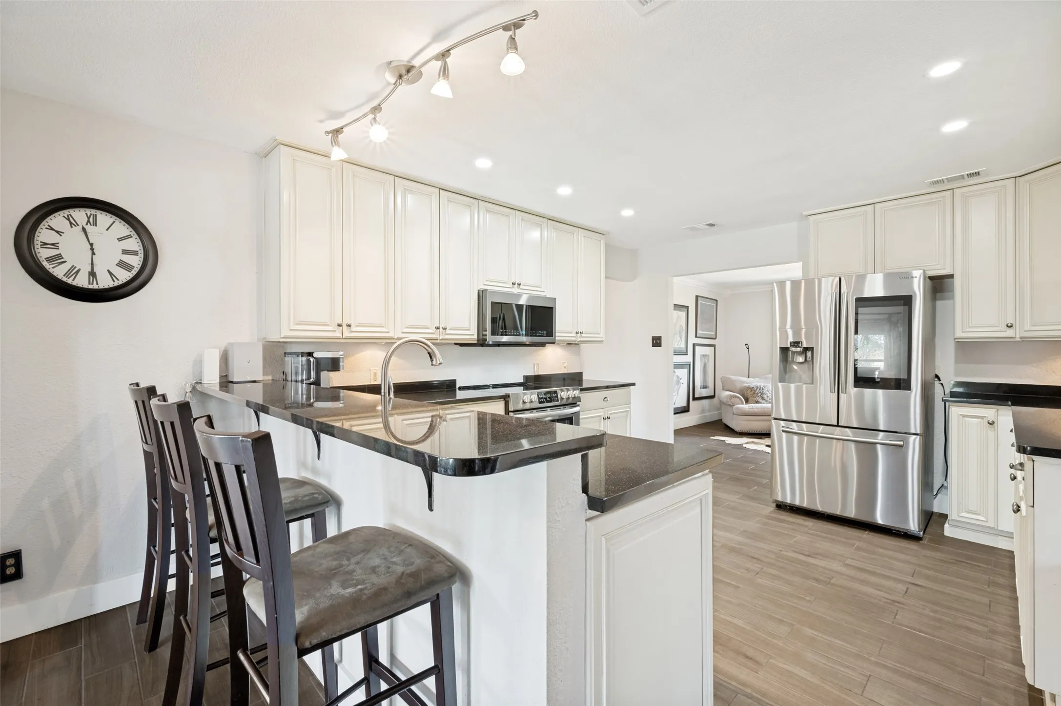 Farm For Sale in Collin County , 6949 Freda Lane, Wylie, Texas 75098, 4 Bedroom, 3 Bathroom, 2 Garage spaces, 2,678 Sqft, built in 1973, mls#21366442, Real Estate Agent in Wylie, Homes For Sale in Collin county, Homes For Sale in Wylie, Realtor in Wylie Texas, Real Estate Brokerage Independent Realty Texas, Luminita Cordes Realtor
