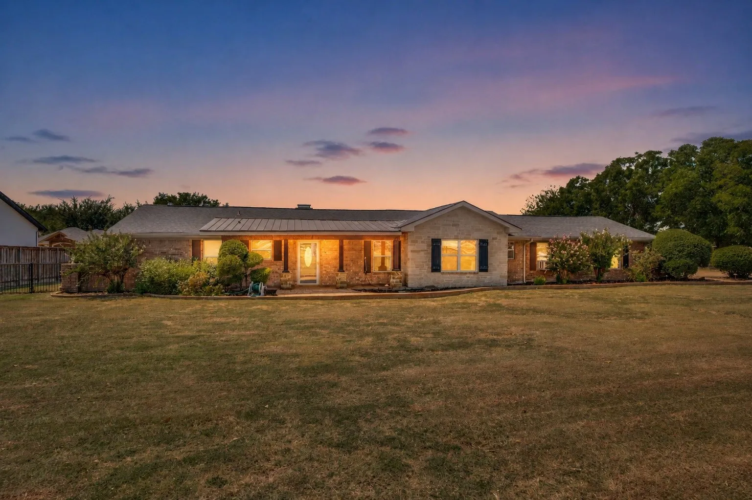 Farm For Sale in Collin County , 6949 Freda Lane, Wylie, Texas 75098, 4 Bedroom, 3 Bathroom, 2 Garage spaces, 2,678 Sqft, built in 1973, mls#21366442, Real Estate Agent in Wylie, Homes For Sale in Collin county, Homes For Sale in Wylie, Realtor in Wylie Texas, Real Estate Brokerage Independent Realty Texas, Luminita Cordes Realtor