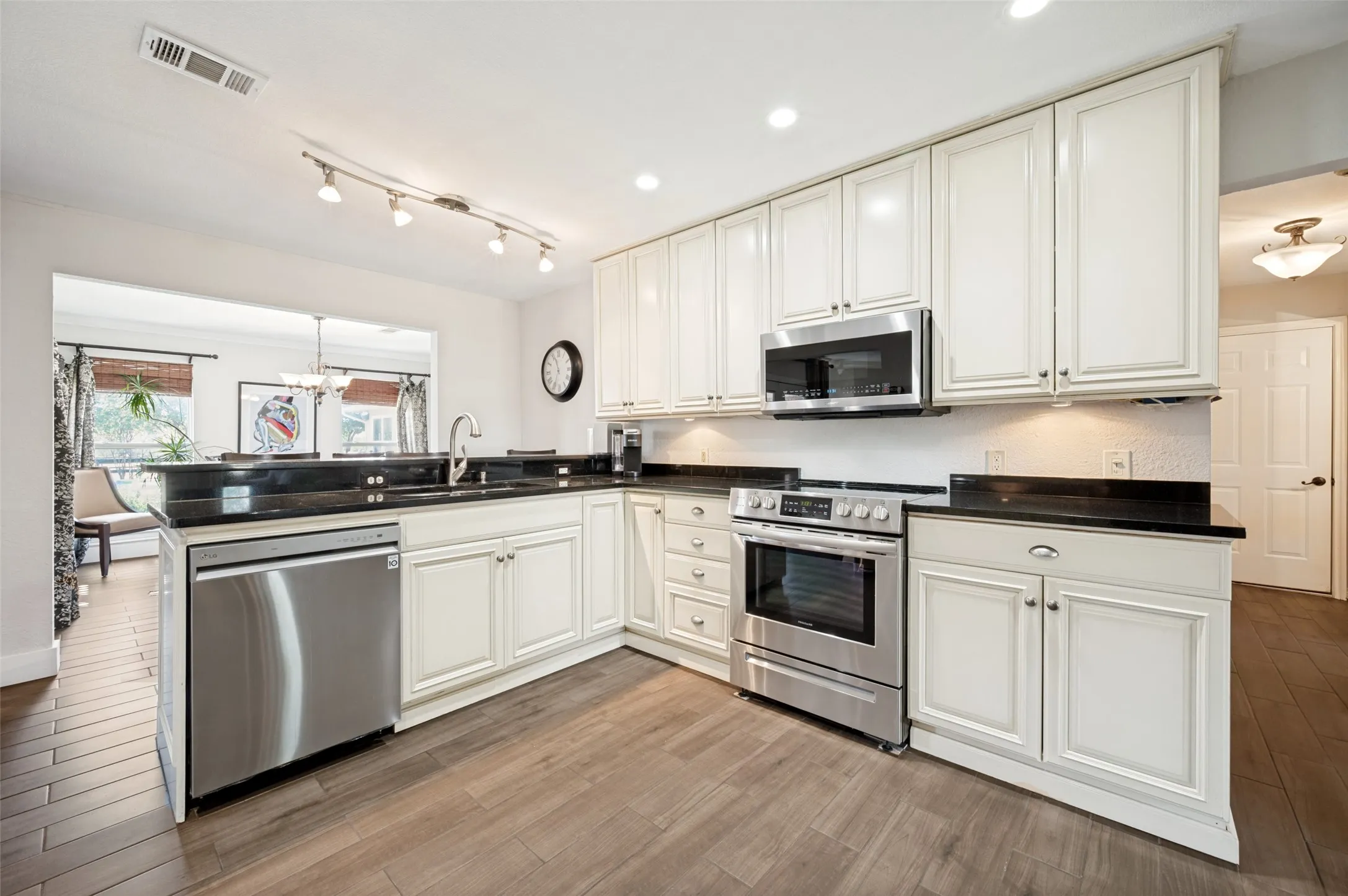 Farm For Sale in Collin County , 6949 Freda Lane, Wylie, Texas 75098, 4 Bedroom, 3 Bathroom, 2 Garage spaces, 2,678 Sqft, built in 1973, mls#21366442, Real Estate Agent in Wylie, Homes For Sale in Collin county, Homes For Sale in Wylie, Realtor in Wylie Texas, Real Estate Brokerage Independent Realty Texas, Luminita Cordes Realtor