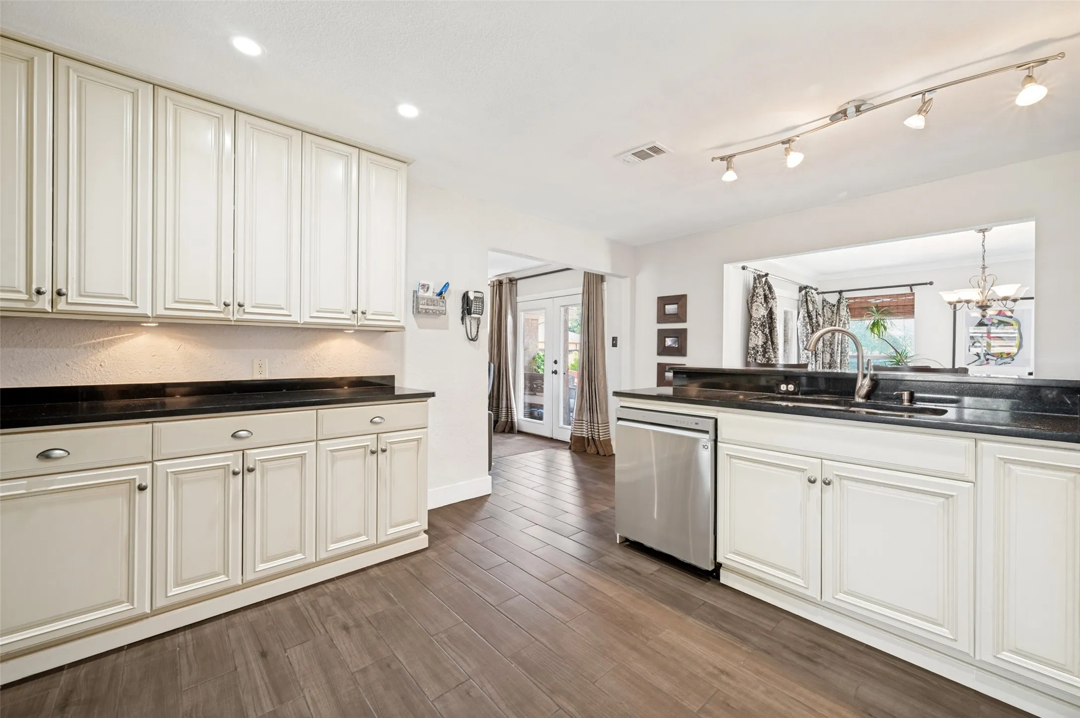 Farm For Sale in Collin County , 6949 Freda Lane, Wylie, Texas 75098, 4 Bedroom, 3 Bathroom, 2 Garage spaces, 2,678 Sqft, built in 1973, mls#21366442, Real Estate Agent in Wylie, Homes For Sale in Collin county, Homes For Sale in Wylie, Realtor in Wylie Texas, Real Estate Brokerage Independent Realty Texas, Luminita Cordes Realtor