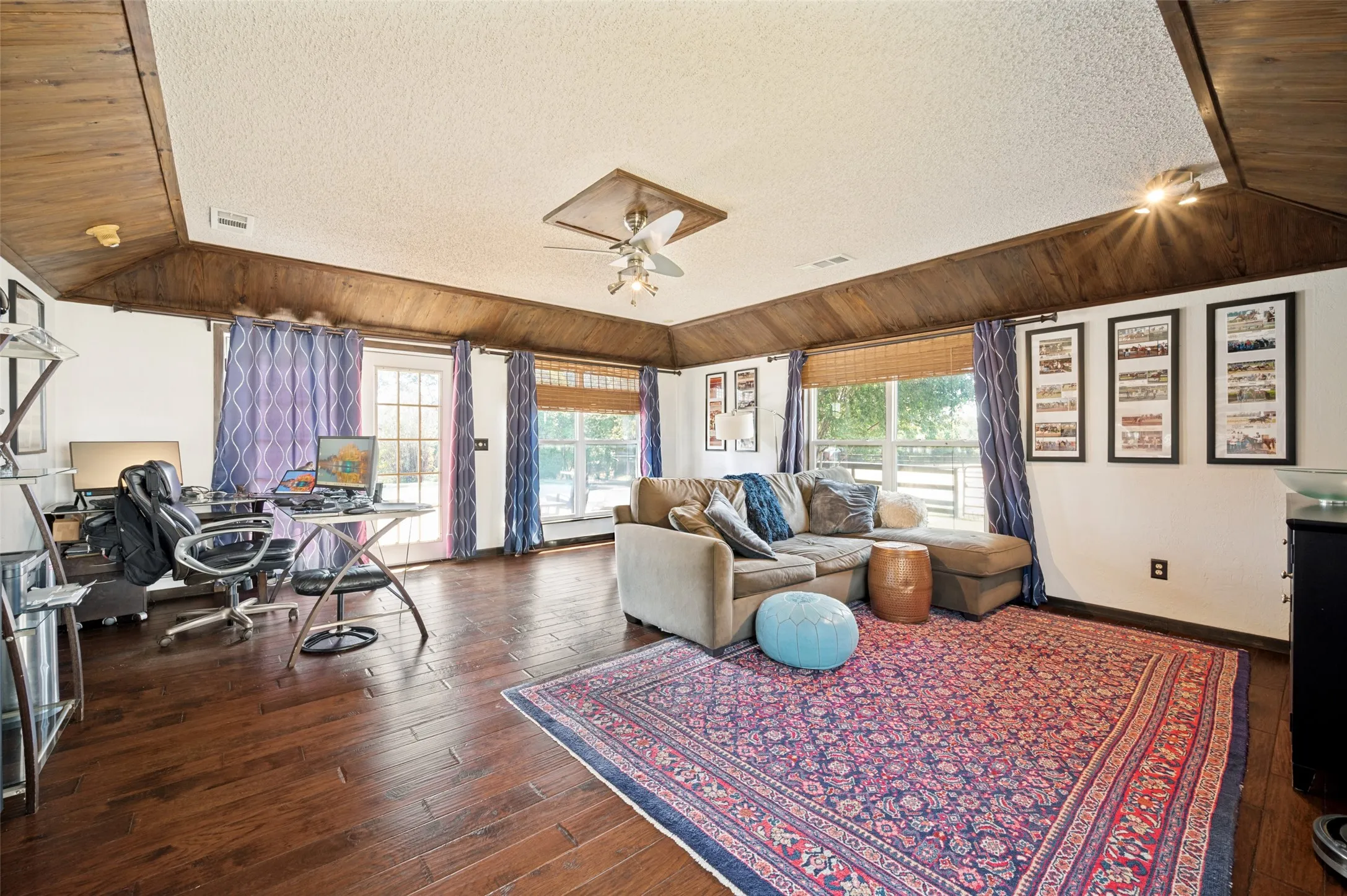 Farm For Sale in Collin County , 6949 Freda Lane, Wylie, Texas 75098, 4 Bedroom, 3 Bathroom, 2 Garage spaces, 2,678 Sqft, built in 1973, mls#21366442, Real Estate Agent in Wylie, Homes For Sale in Collin county, Homes For Sale in Wylie, Realtor in Wylie Texas, Real Estate Brokerage Independent Realty Texas, Luminita Cordes Realtor