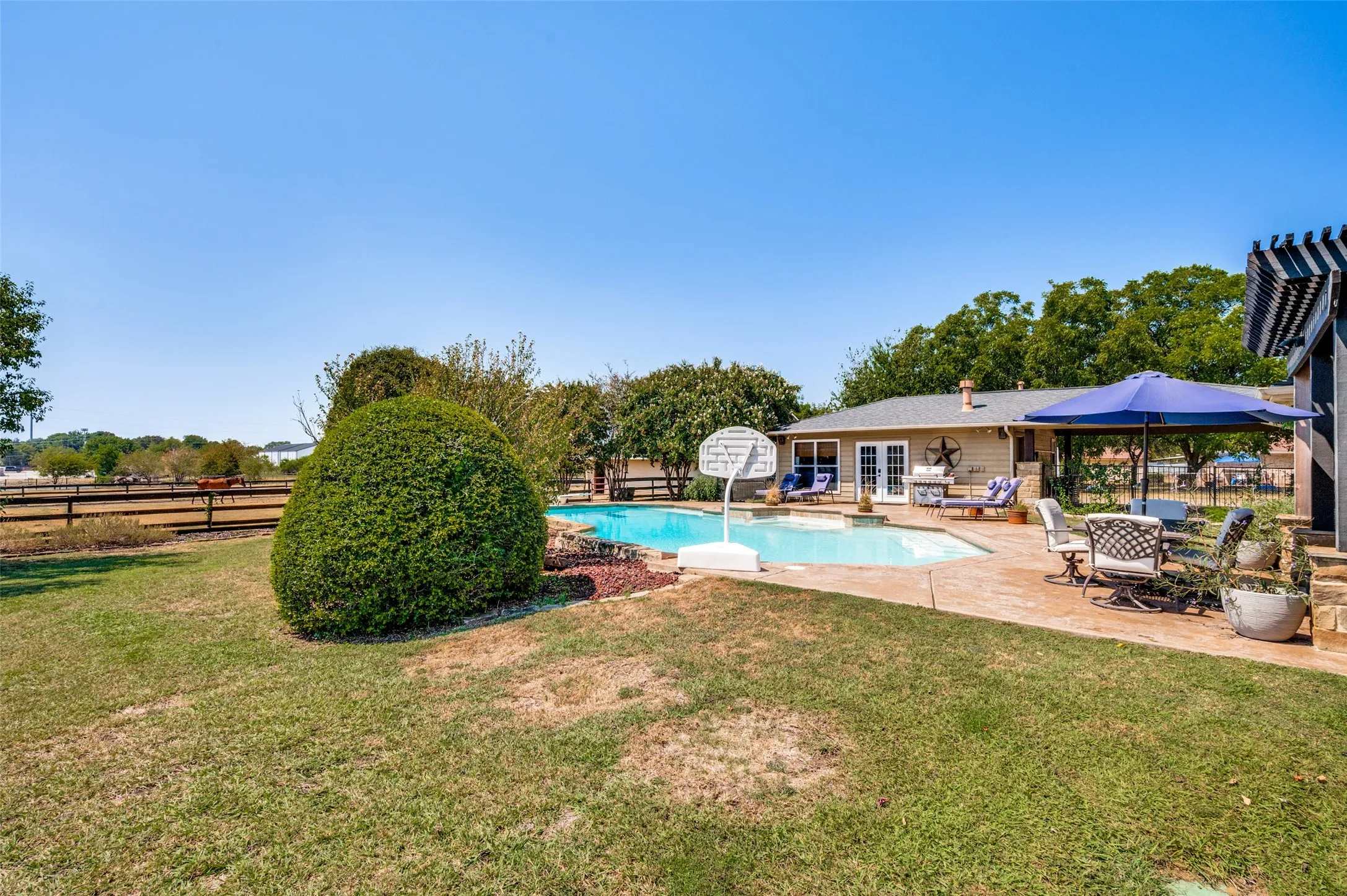 Farm For Sale in Collin County , 6949 Freda Lane, Wylie, Texas 75098, 4 Bedroom, 3 Bathroom, 2 Garage spaces, 2,678 Sqft, built in 1973, mls#21366442, Real Estate Agent in Wylie, Homes For Sale in Collin county, Homes For Sale in Wylie, Realtor in Wylie Texas, Real Estate Brokerage Independent Realty Texas, Luminita Cordes Realtor