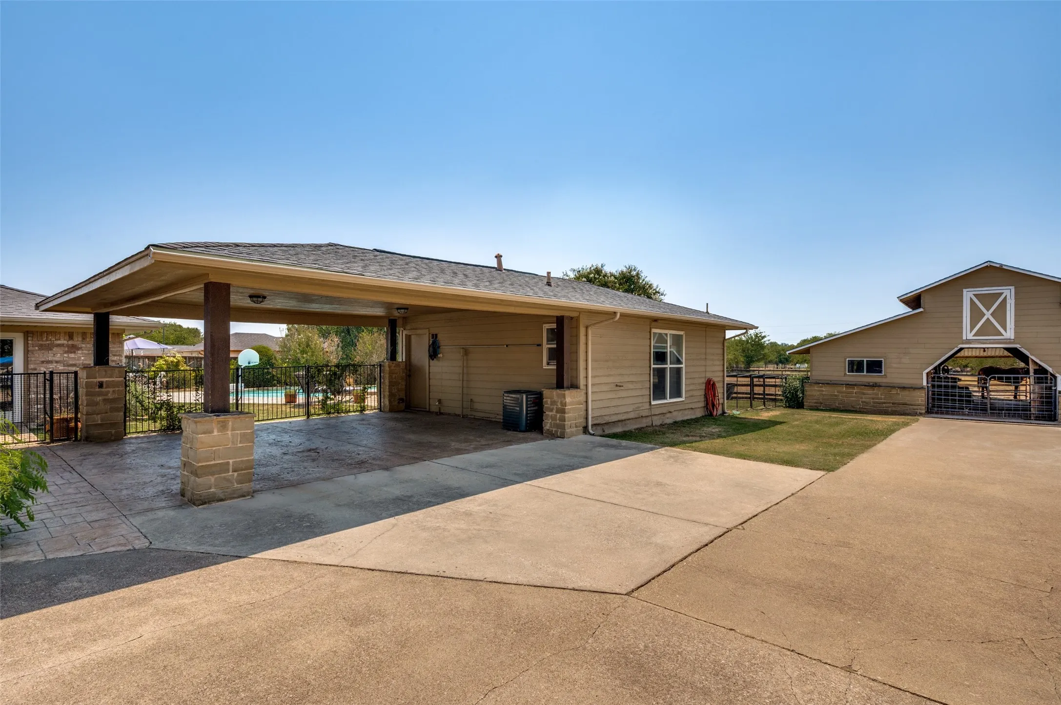 Farm For Sale in Collin County , 6949 Freda Lane, Wylie, Texas 75098, 4 Bedroom, 3 Bathroom, 2 Garage spaces, 2,678 Sqft, built in 1973, mls#21366442, Real Estate Agent in Wylie, Homes For Sale in Collin county, Homes For Sale in Wylie, Realtor in Wylie Texas, Real Estate Brokerage Independent Realty Texas, Luminita Cordes Realtor