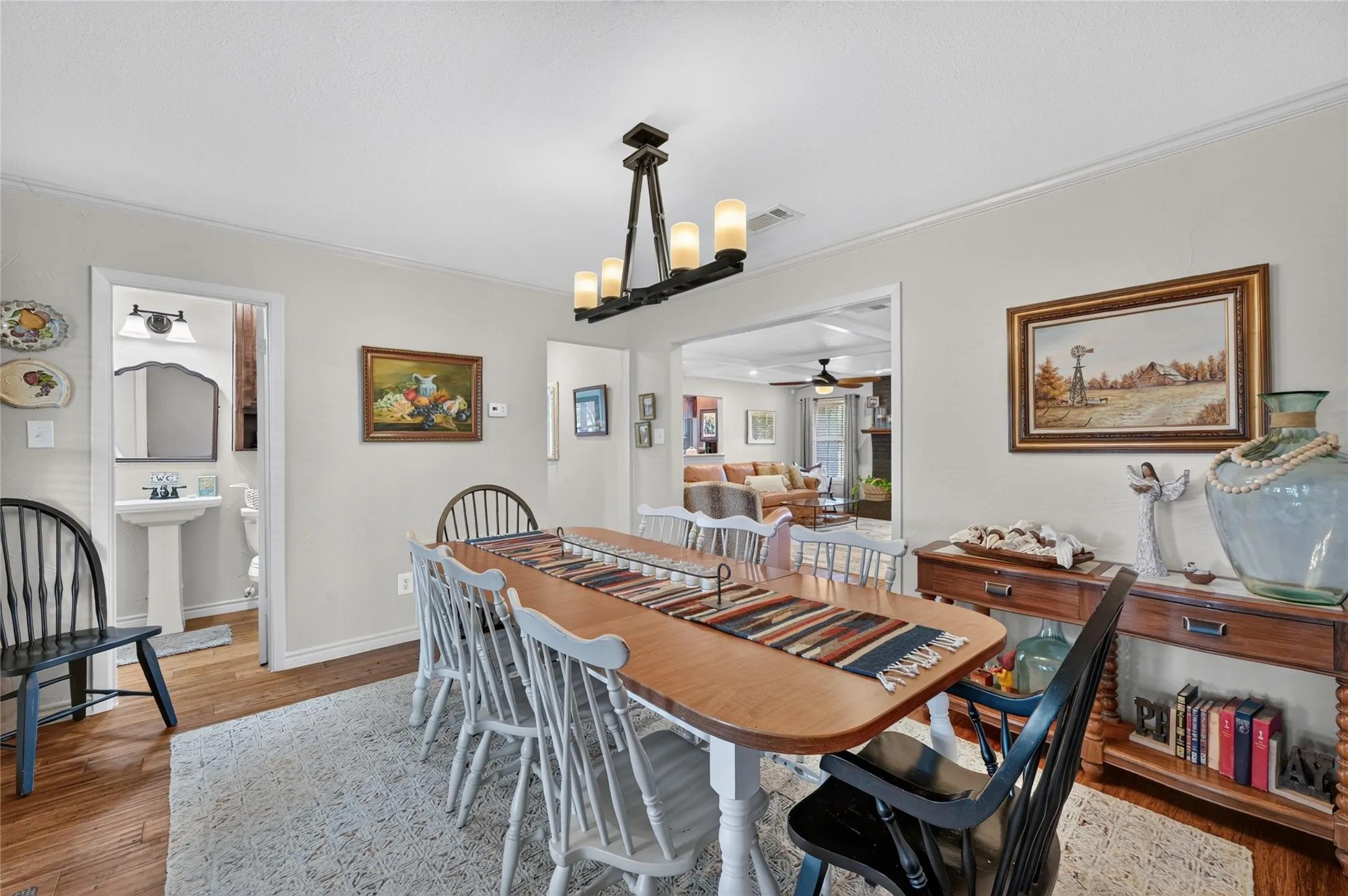 Farm For Sale in Fannin County , 1413 W State Highway 56, Bonham, Texas 75418, 4 Bedroom, 4 Bathroom, 2 Garage spaces, 2,799 Sqft, built in 1972, mls#21369753, Real Estate Agent in Bonham, Homes For Sale in Fannin county, Homes For Sale in Bonham, Realtor in Bonham Texas, Real Estate Brokerage Independent Realty Texas, Luminita Cordes Realtor