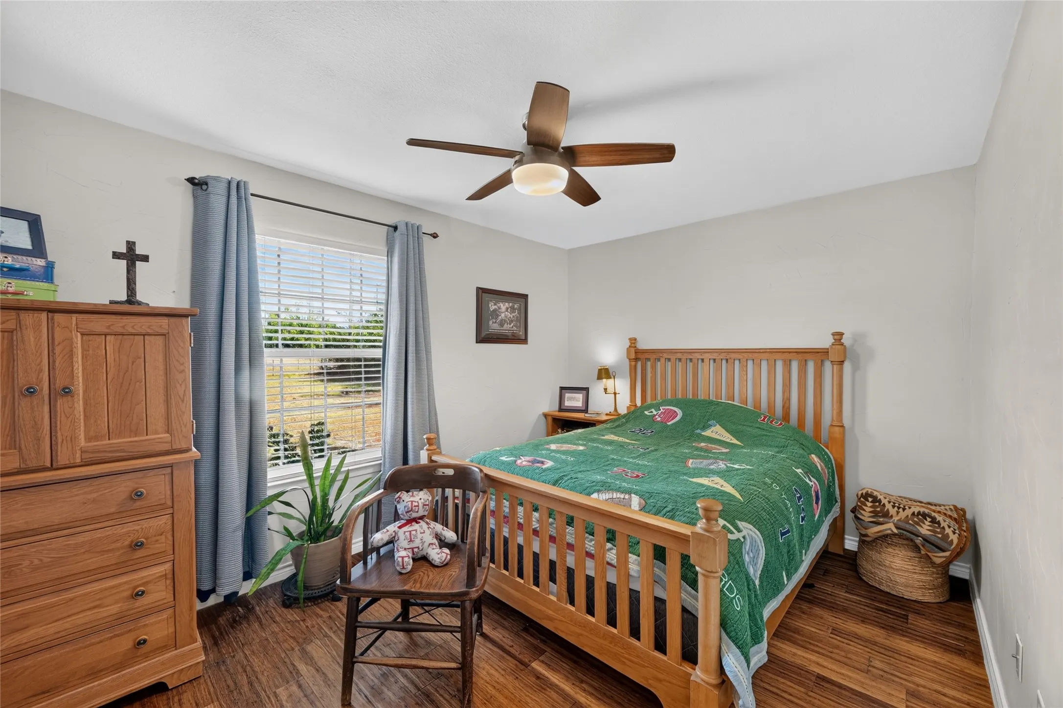 Farm For Sale in Fannin County , 1413 W State Highway 56, Bonham, Texas 75418, 4 Bedroom, 4 Bathroom, 2 Garage spaces, 2,799 Sqft, built in 1972, mls#21369753, Real Estate Agent in Bonham, Homes For Sale in Fannin county, Homes For Sale in Bonham, Realtor in Bonham Texas, Real Estate Brokerage Independent Realty Texas, Luminita Cordes Realtor