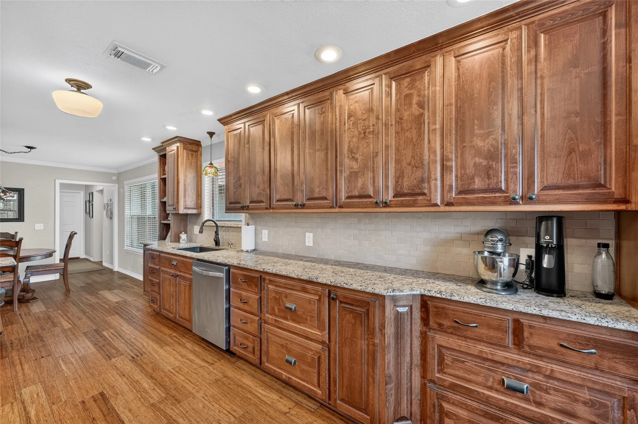 Farm For Sale in Fannin County , 1413 W State Highway 56, Bonham, Texas 75418, 4 Bedroom, 4 Bathroom, 2 Garage spaces, 2,799 Sqft, built in 1972, mls#21369753, Real Estate Agent in Bonham, Homes For Sale in Fannin county, Homes For Sale in Bonham, Realtor in Bonham Texas, Real Estate Brokerage Independent Realty Texas, Luminita Cordes Realtor