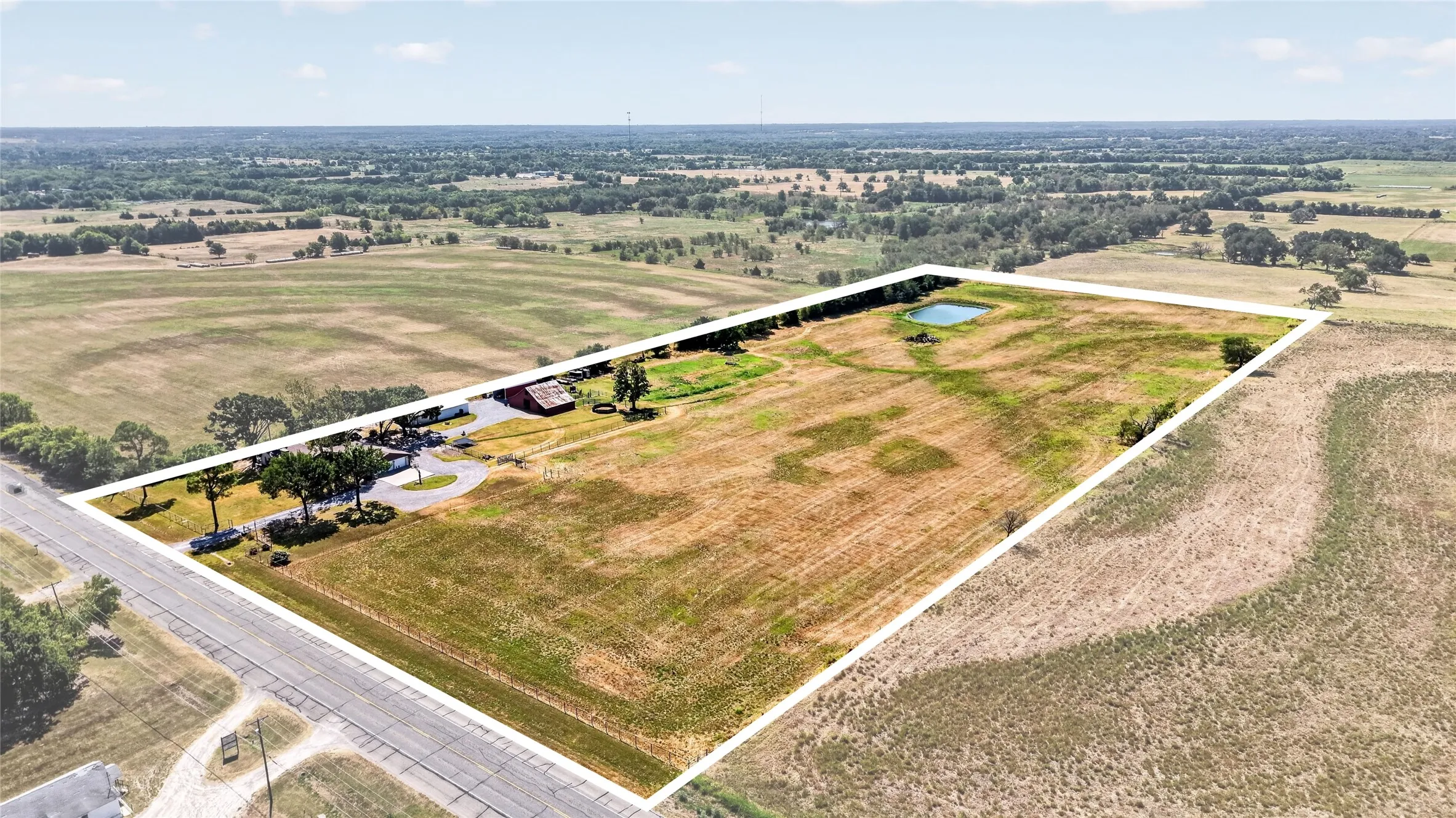 Farm For Sale in Fannin County , 1413 W State Highway 56, Bonham, Texas 75418, 4 Bedroom, 4 Bathroom, 2 Garage spaces, 2,799 Sqft, built in 1972, mls#21369753, Real Estate Agent in Bonham, Homes For Sale in Fannin county, Homes For Sale in Bonham, Realtor in Bonham Texas, Real Estate Brokerage Independent Realty Texas, Luminita Cordes Realtor